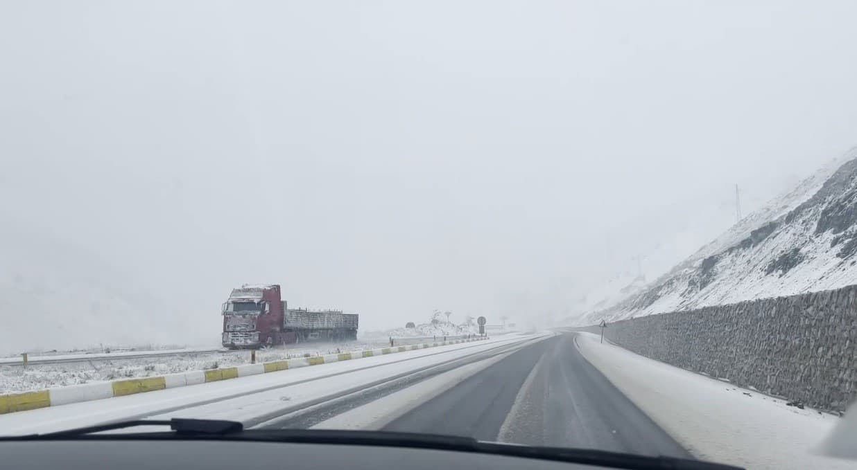 Erzincan’ın yüksek kesimlerinde kar yağışı etkili oldu