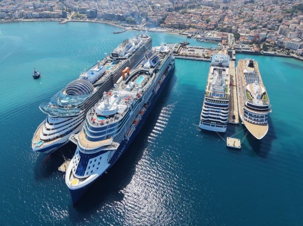 Kuşadası’na 4 gemi ile 10 bin 800 turist geldi