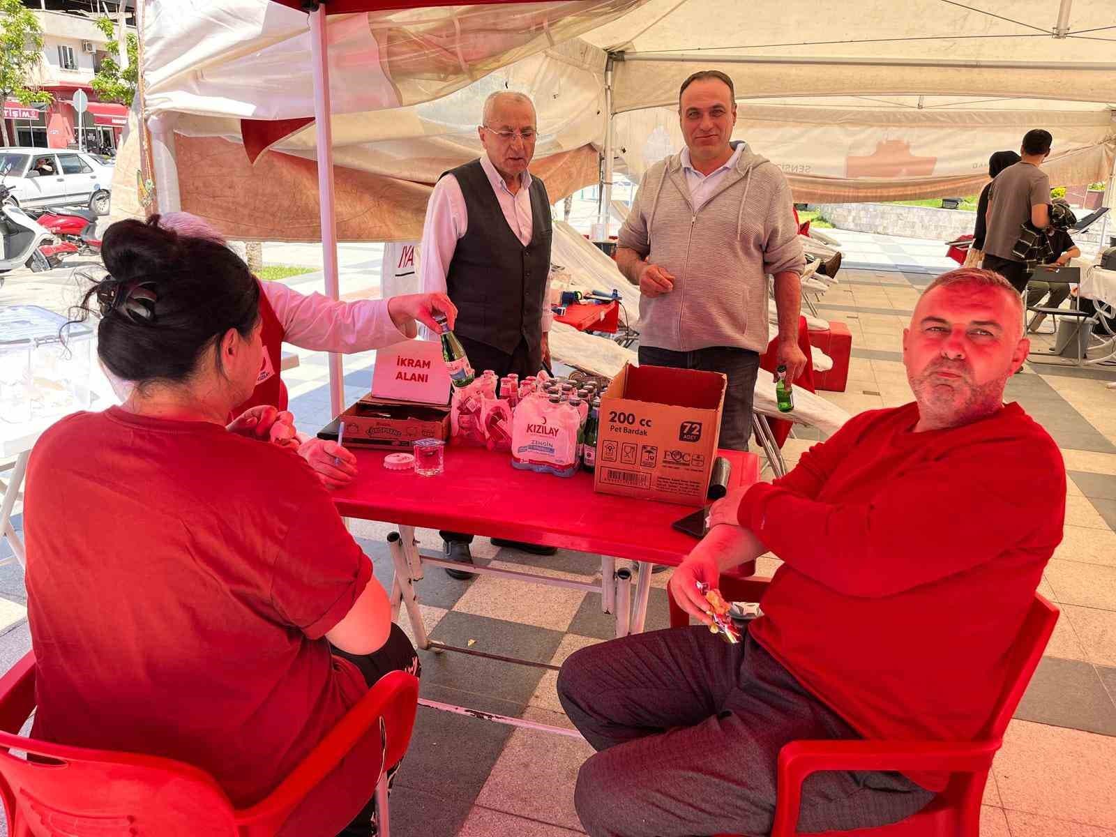 Öğrenciler ikna etti, veliler kan verdi