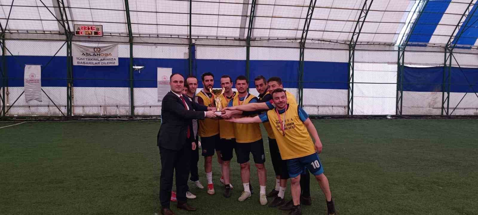 Aslanapa’da kurumlar arası futbol turnuvası tamamlandı