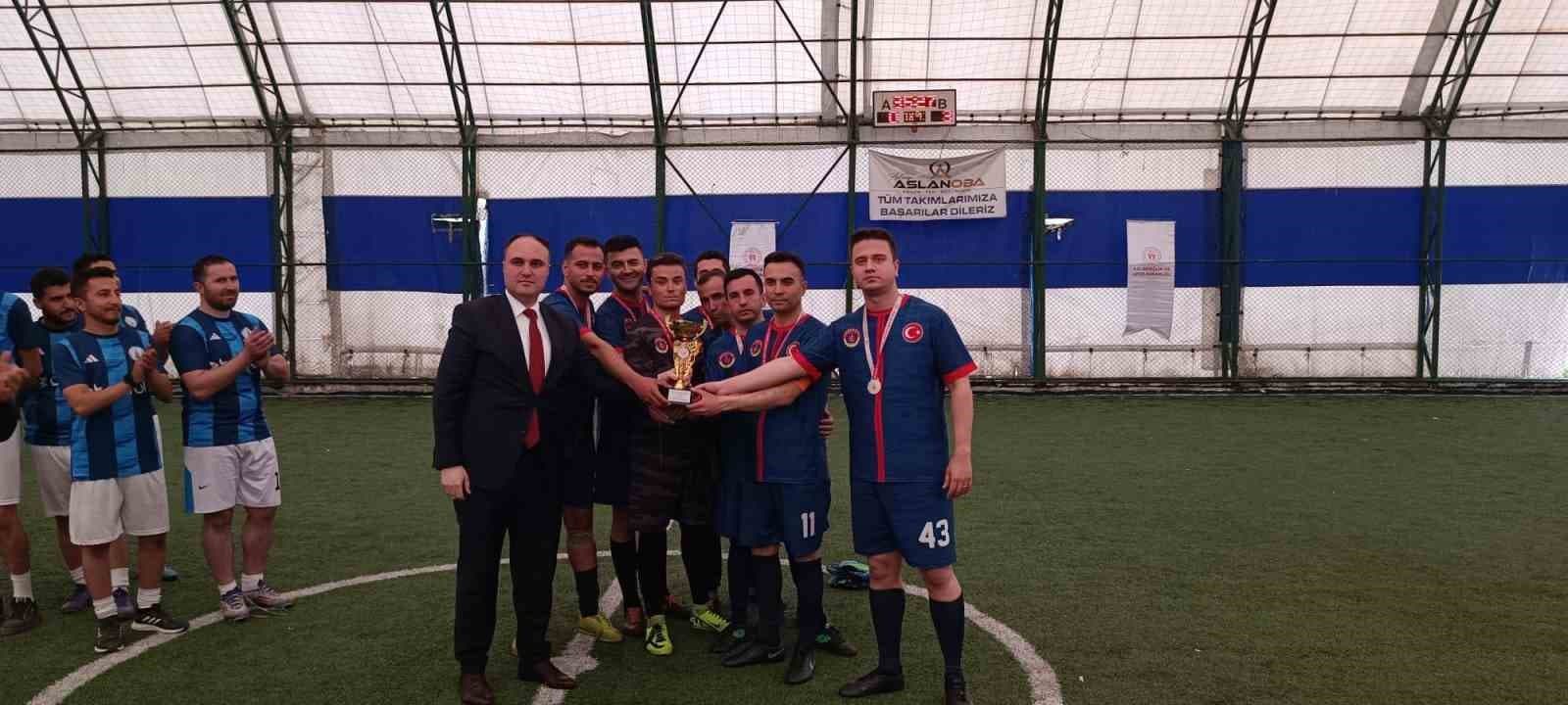 Aslanapa’da kurumlar arası futbol turnuvası tamamlandı