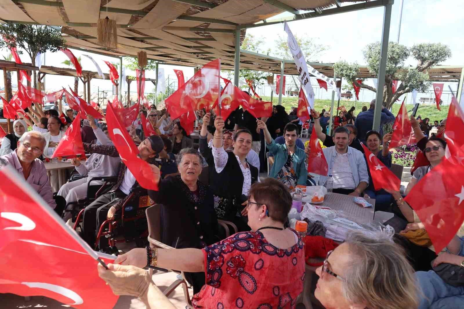 Yalova’da engelli gençlere asker eğlencesi