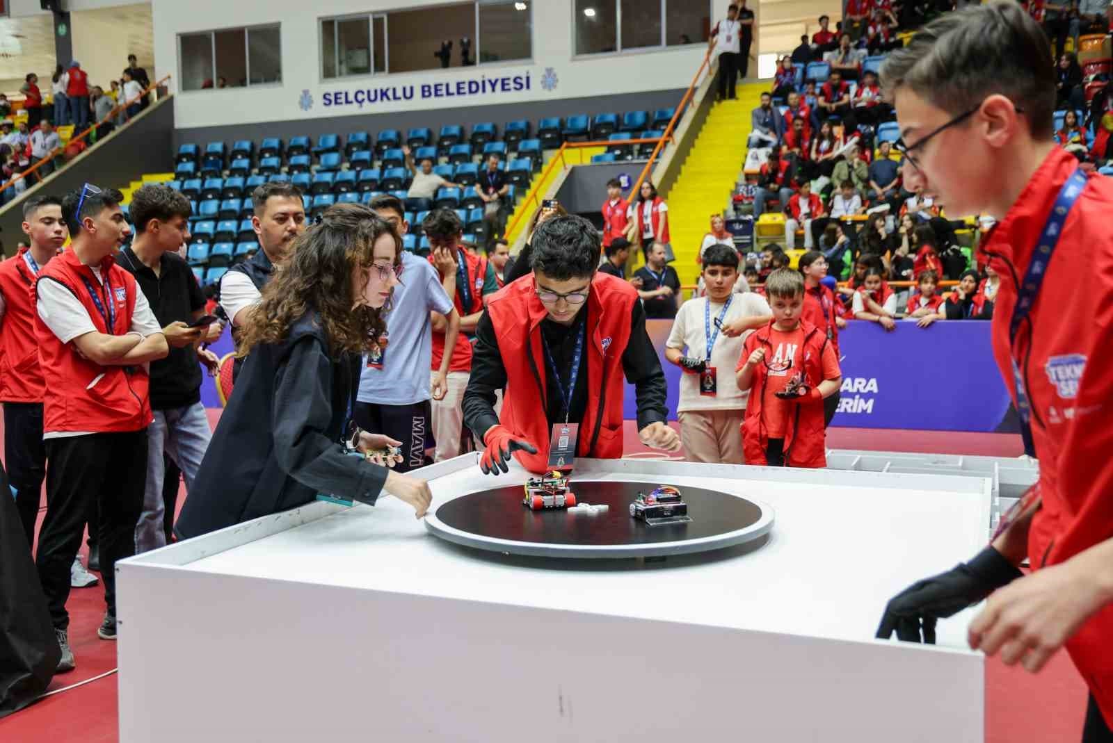 Selçuklu TEKNOSEL Teknoloji Festivali başladı