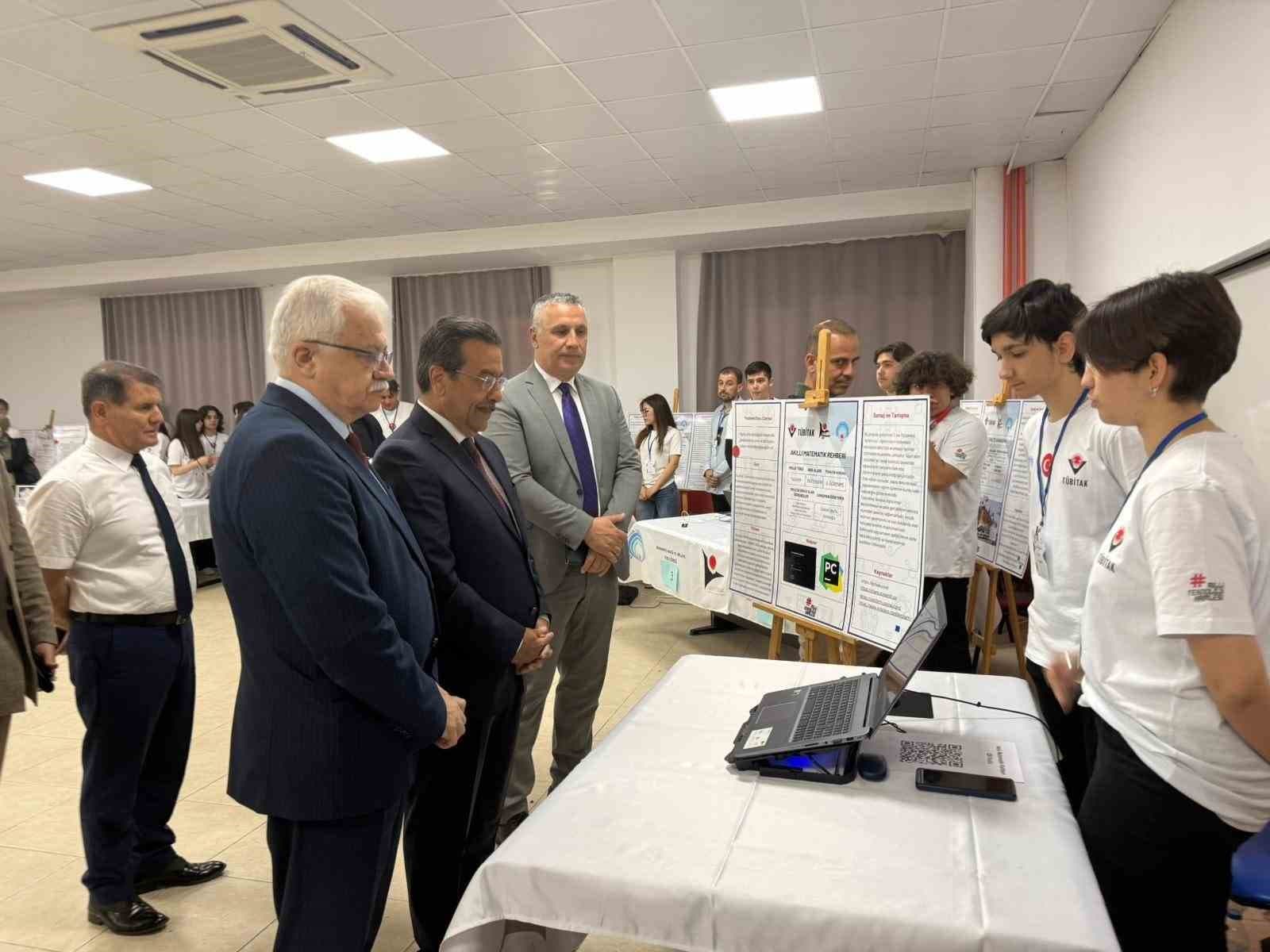 Burhaniye’de TÜBİTAK 4006-A Bilim Fuarı açıldı