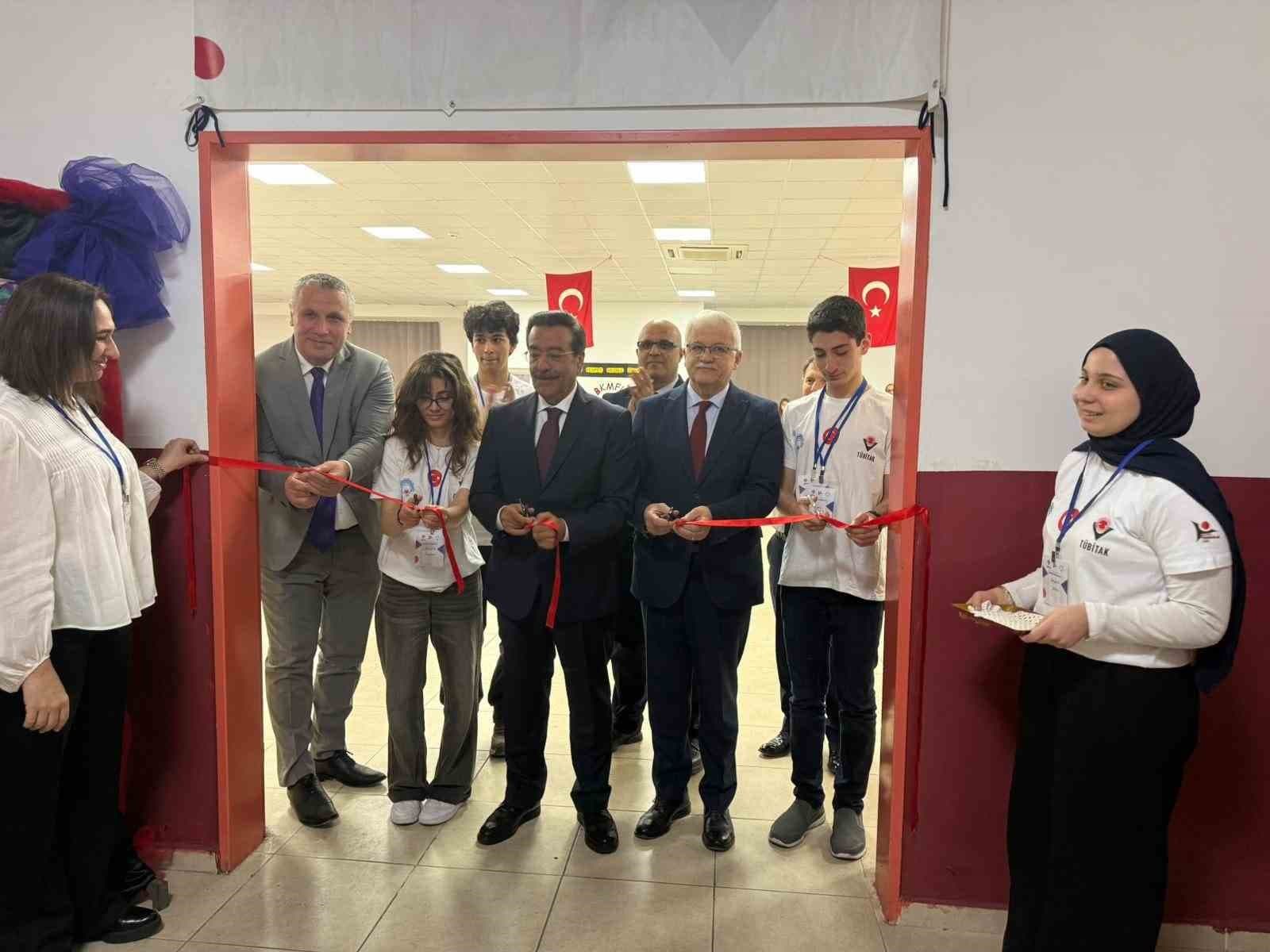Burhaniye’de TÜBİTAK 4006-A Bilim Fuarı açıldı