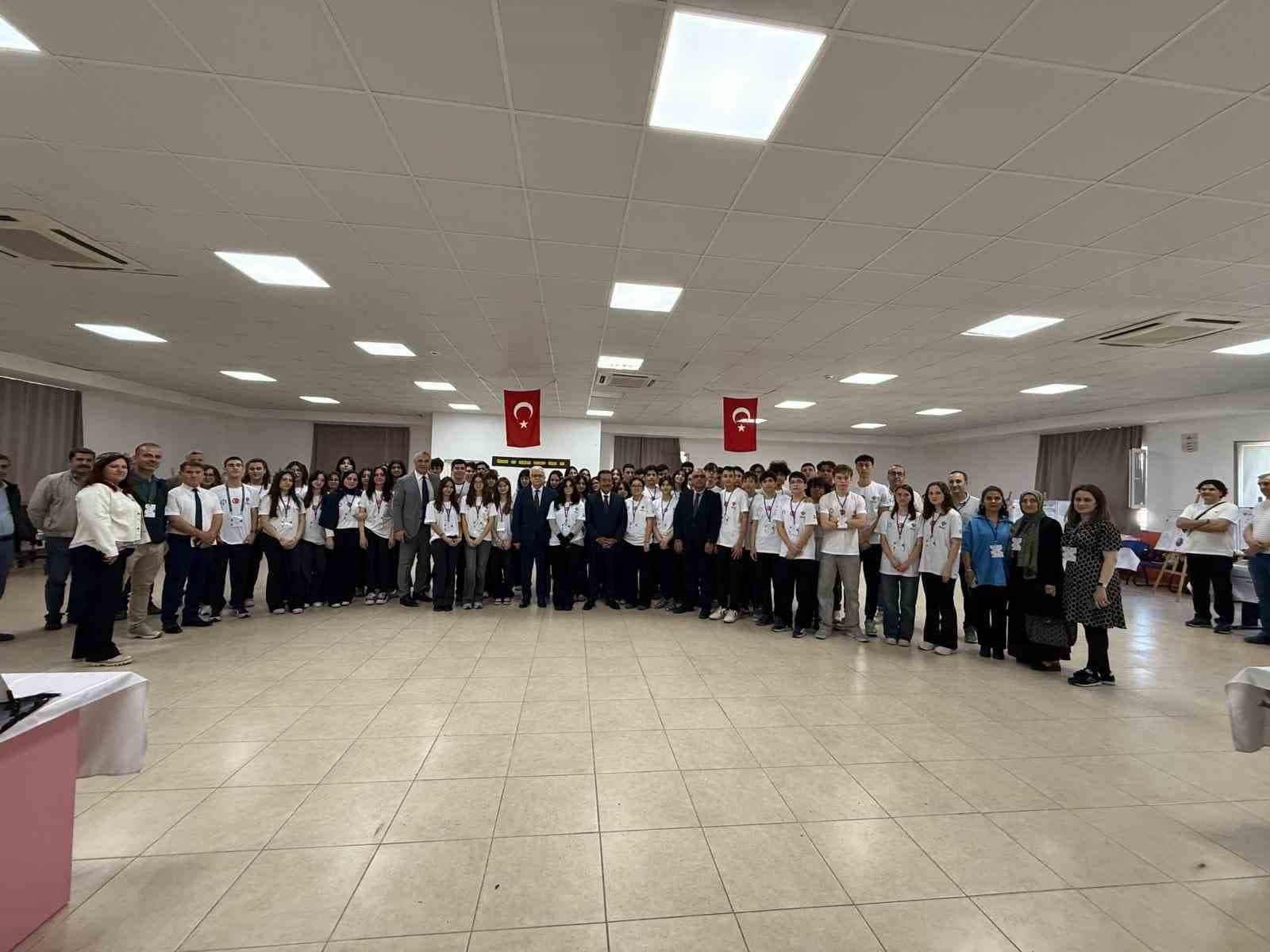 Burhaniye’de TÜBİTAK 4006-A Bilim Fuarı açıldı