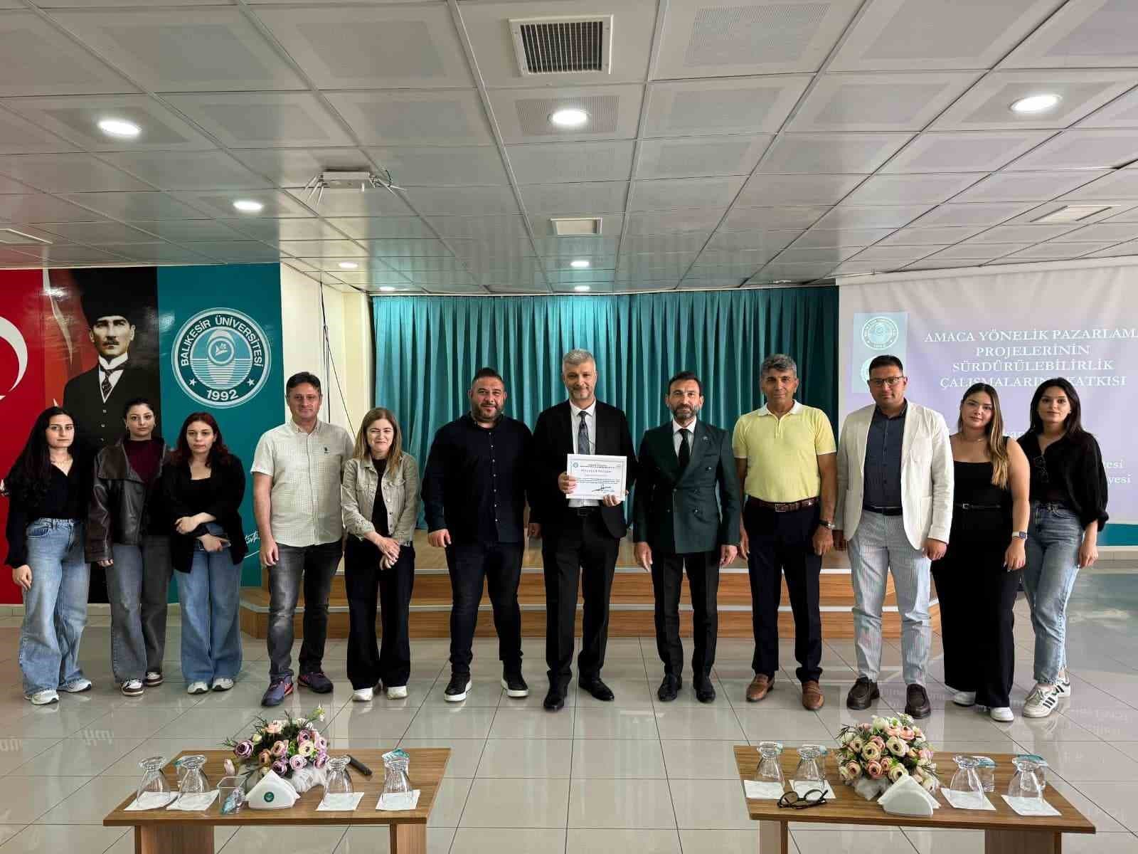 Burhaniye’de Pazarlama Projelerinin Sürdürülebilirliği konferansı gerçekleştirildi.