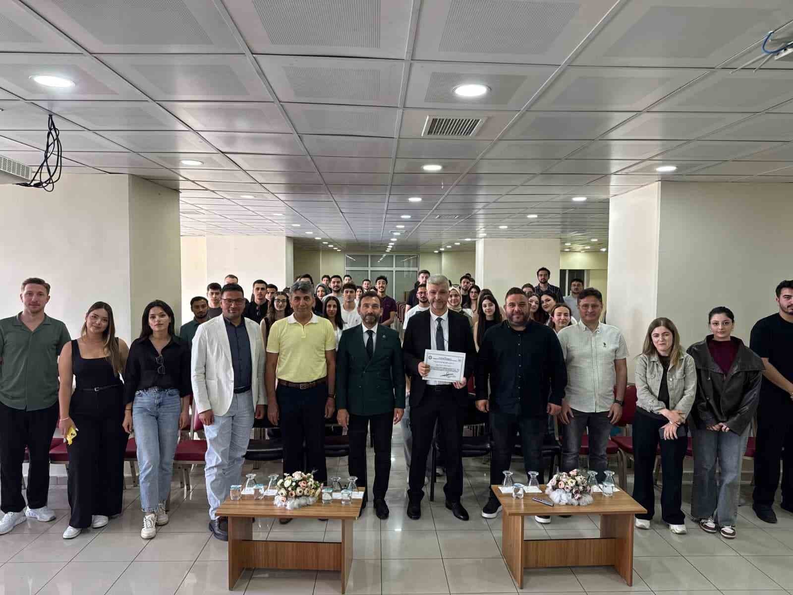 Burhaniye’de Pazarlama Projelerinin Sürdürülebilirliği konferansı gerçekleştirildi.