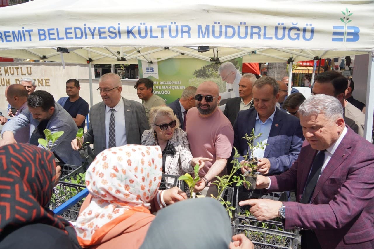 Edremit Belediyesi’nden ücretsiz ata tohumu fide dağıtımı