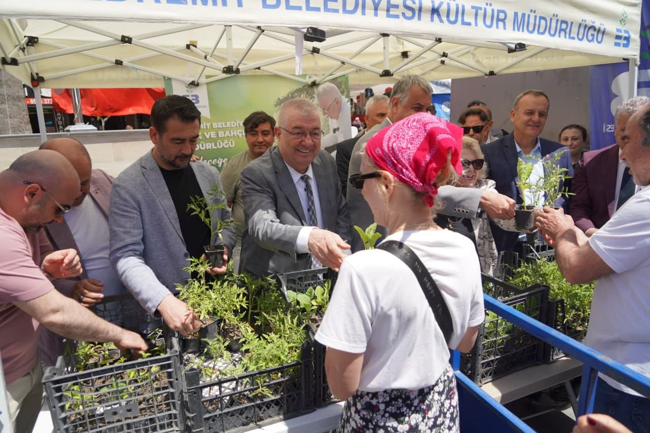 Edremit Belediyesi’nden ücretsiz ata tohumu fide dağıtımı