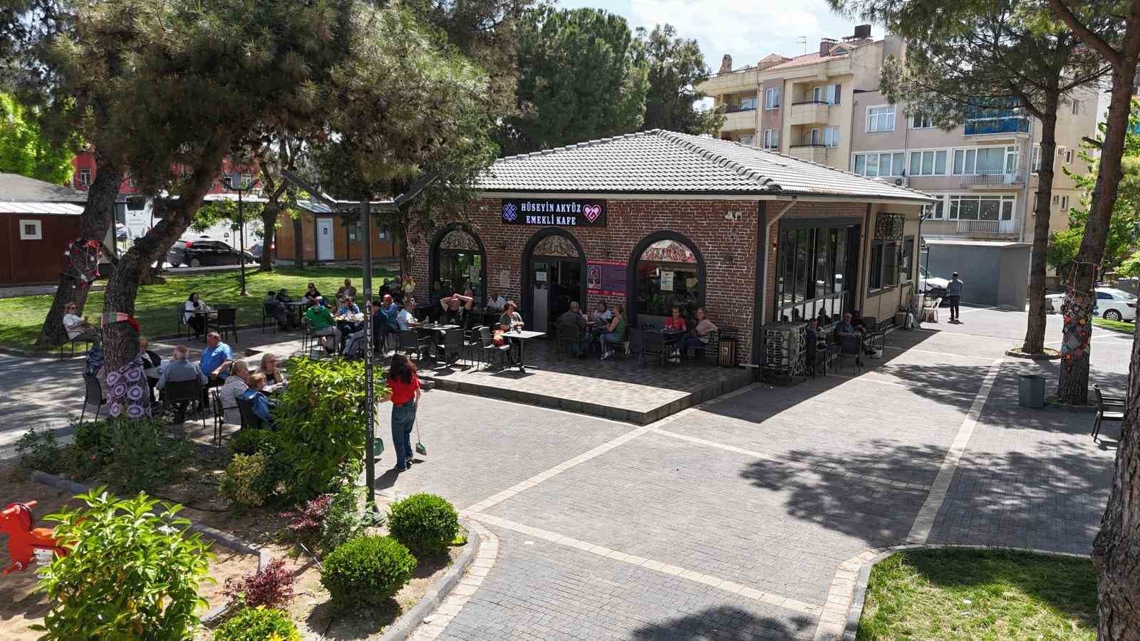 75. Yıl Parkı baharla birlikte vatandaşların gözdesi oldu