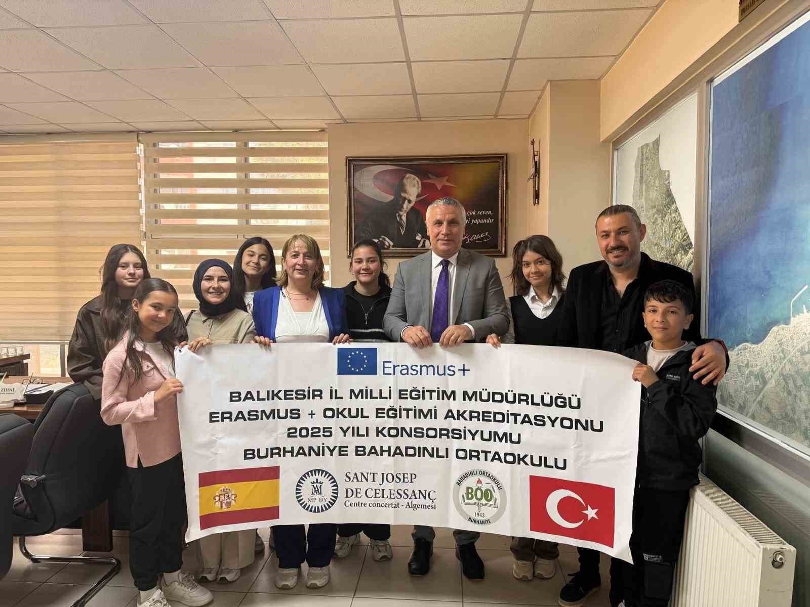Burhaniye’de İspanya’dan dönen öğrenciler müdür Zihni’yi ziyaret etti