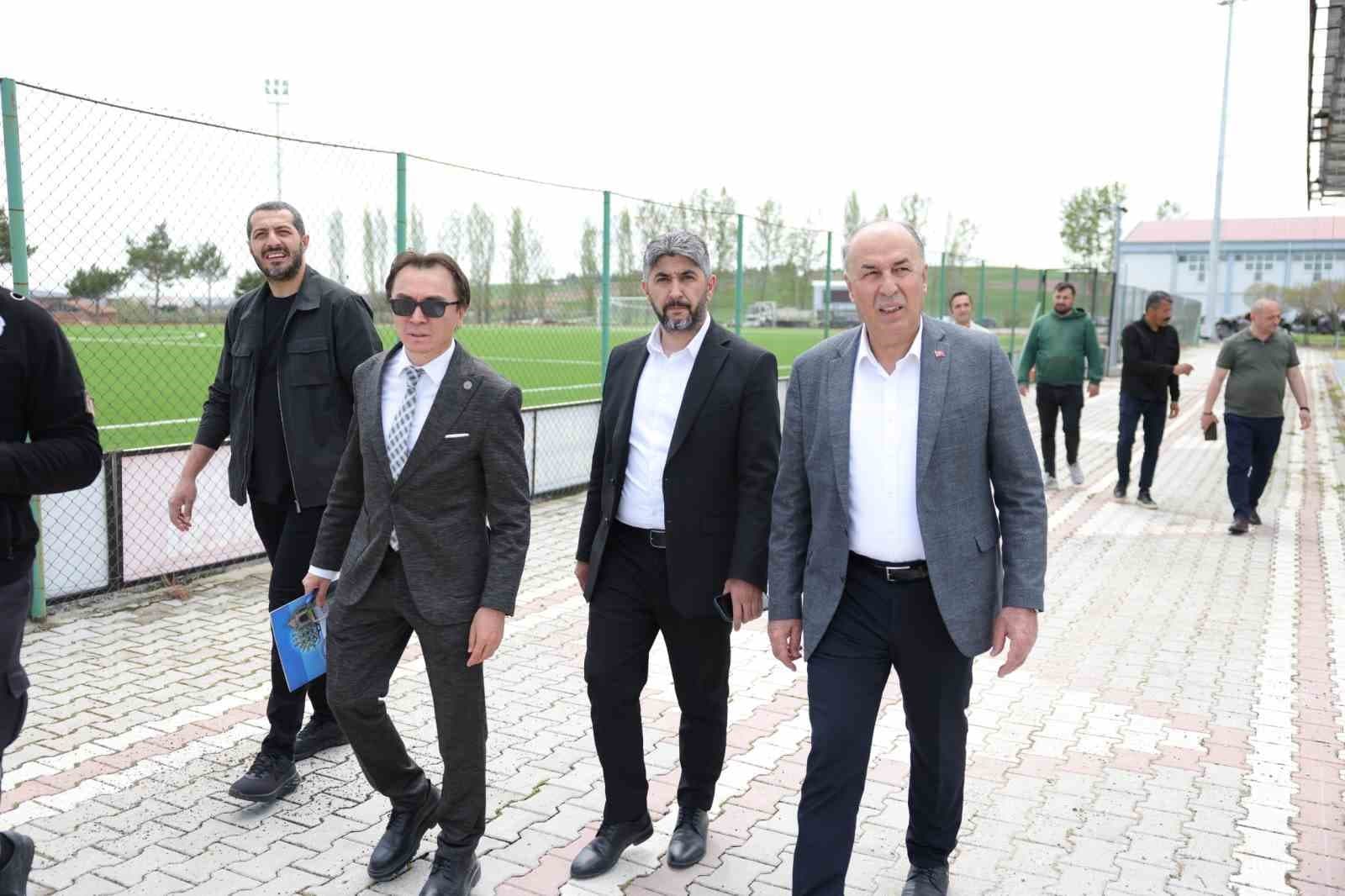 Başkan Arslan:"Sporcularımızın modern bir alanda ter dökecek olması bizler için gurur verici"