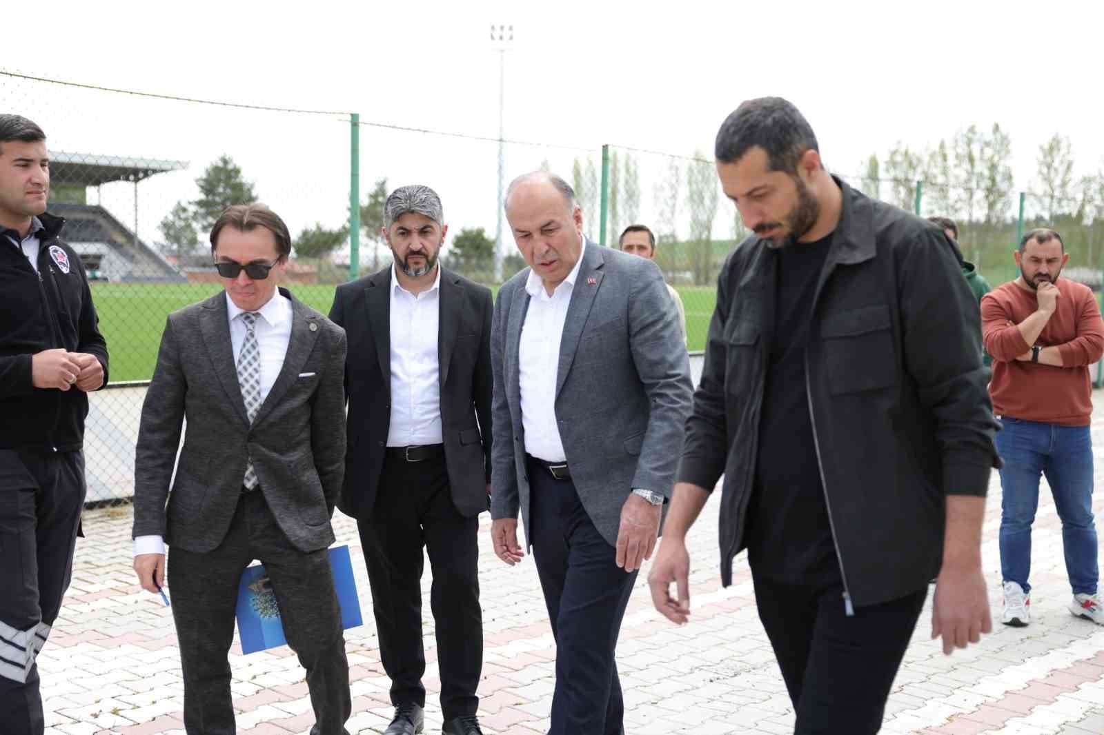Başkan Arslan:"Sporcularımızın modern bir alanda ter dökecek olması bizler için gurur verici"