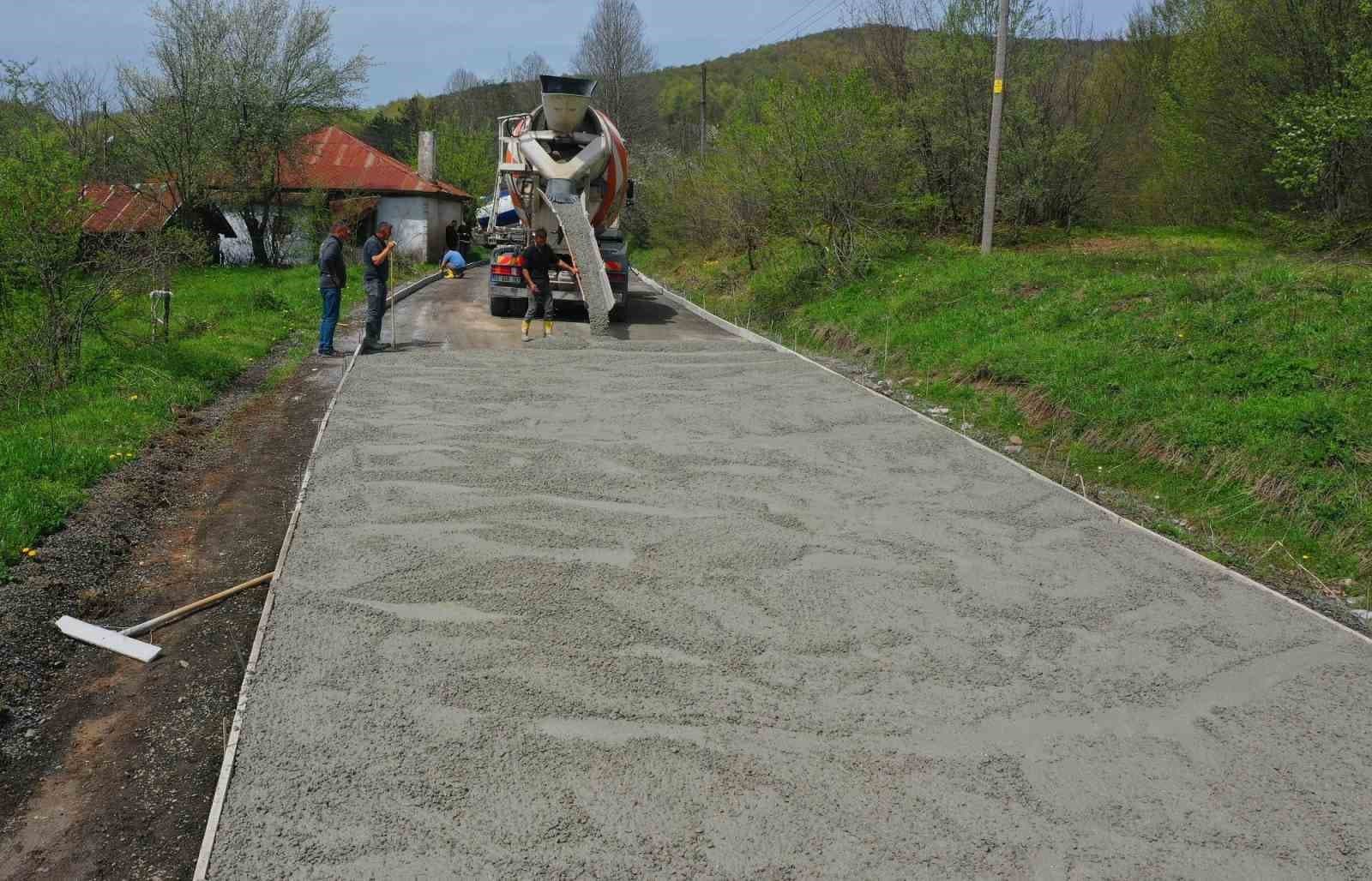 Ordu’da beton yol çalışmaları sürüyor