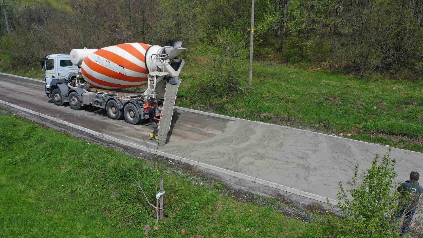Ordu’da beton yol çalışmaları sürüyor
