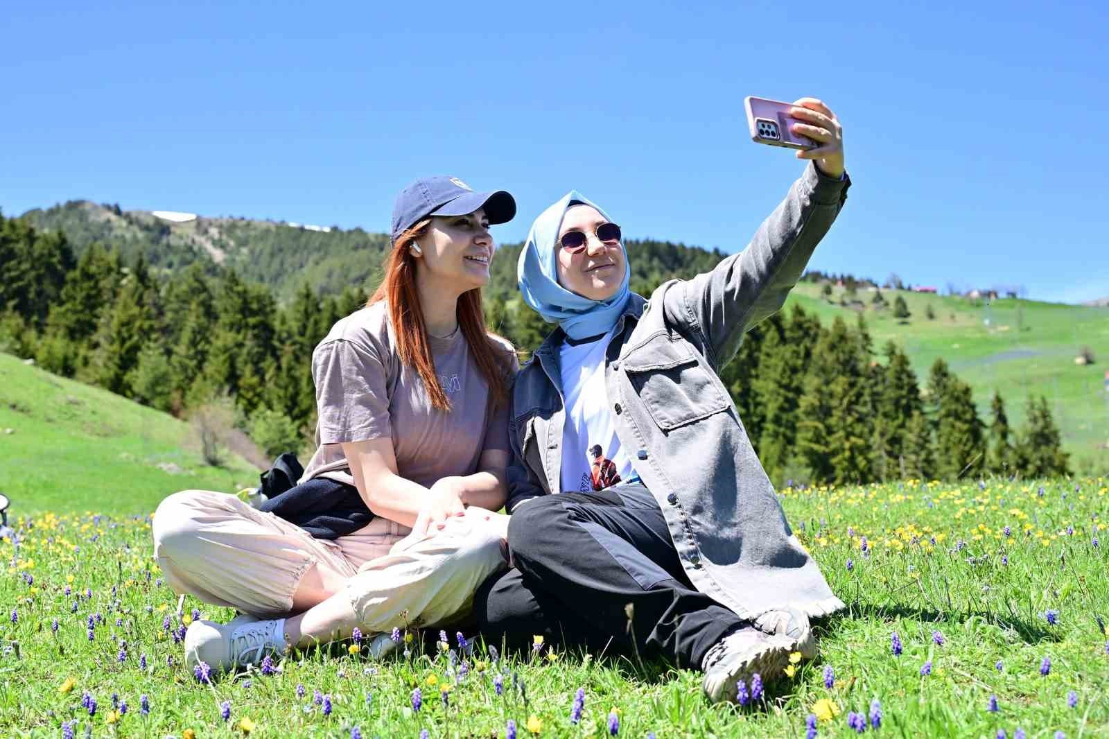 Şehrin gürültüsünden yaylalara kaçtılar