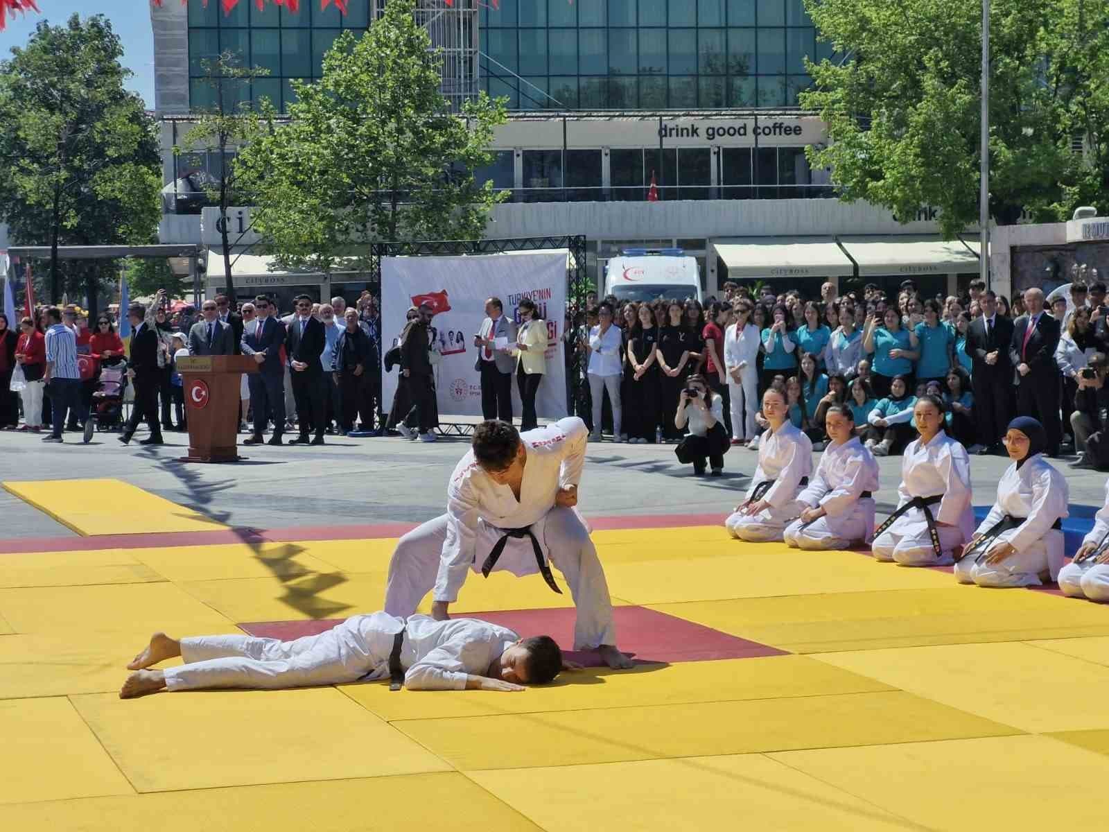 19 Mayıs Yalova’da coşkuyla kutlandı