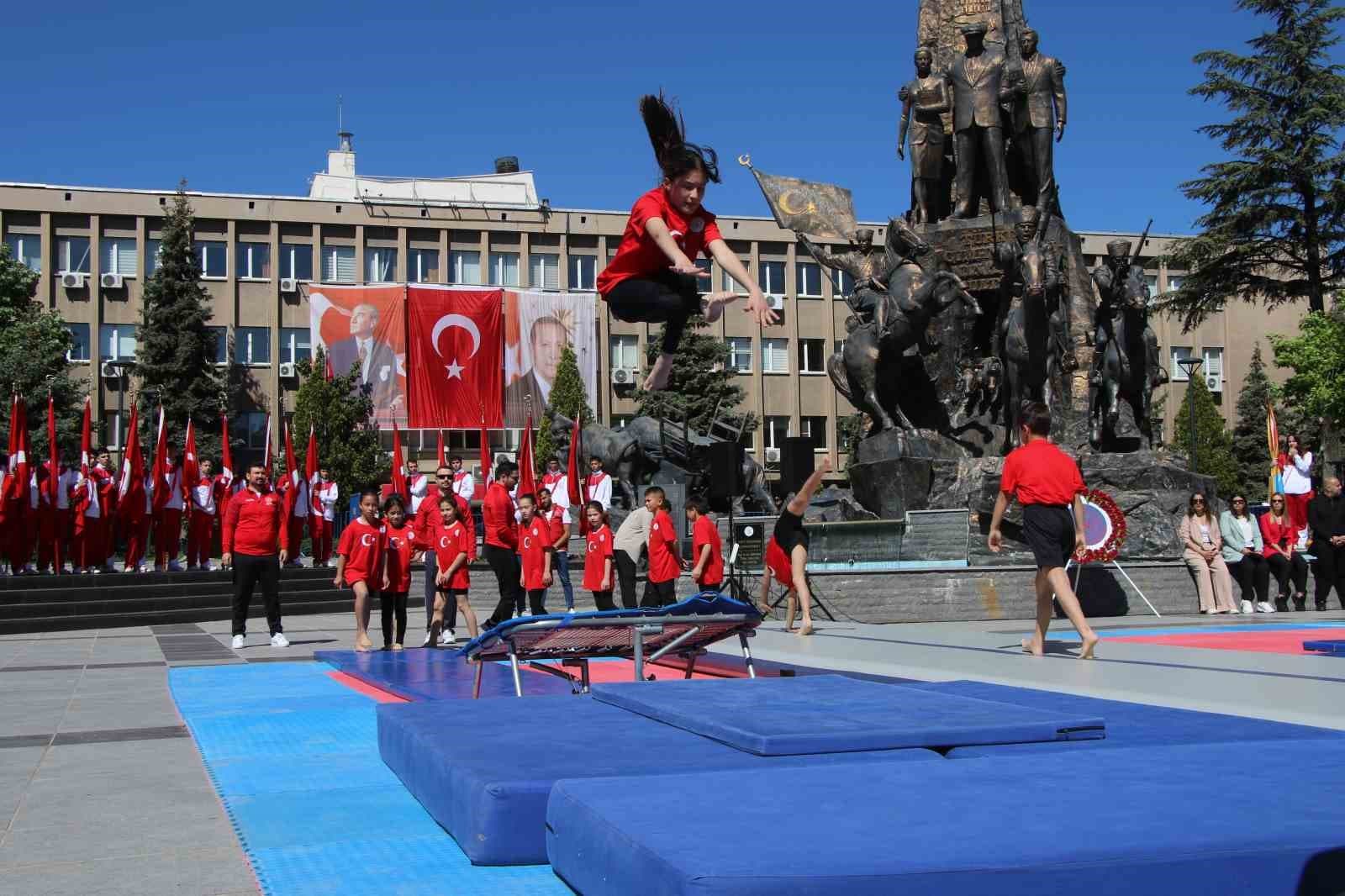 19 Mayıs Atatürk’ü Anma, Gençlik ve Spor Bayramı Uşak’ta coşkuyla kutlandı