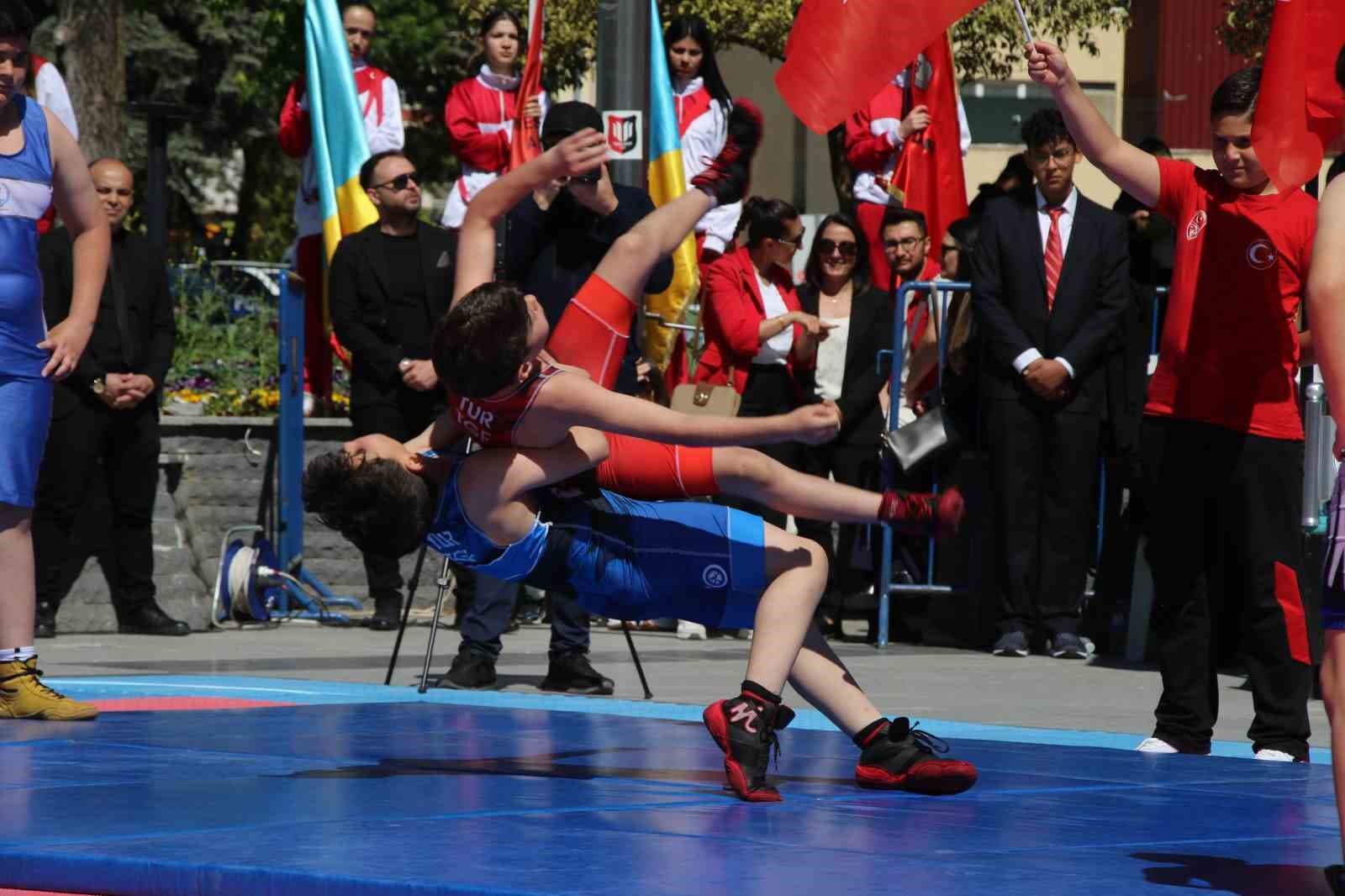 19 Mayıs Atatürk’ü Anma, Gençlik ve Spor Bayramı Uşak’ta coşkuyla kutlandı