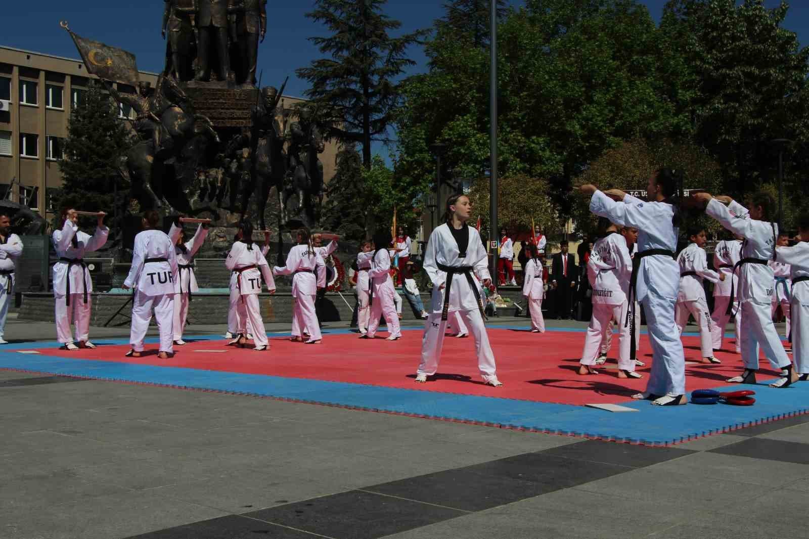 19 Mayıs Atatürk’ü Anma, Gençlik ve Spor Bayramı Uşak’ta coşkuyla kutlandı