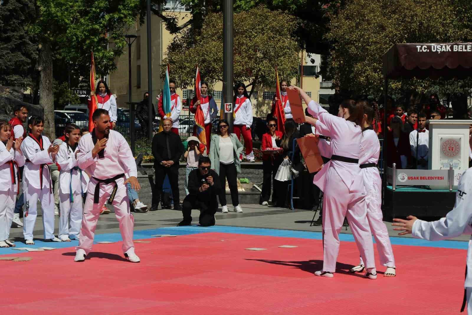 19 Mayıs Atatürk’ü Anma, Gençlik ve Spor Bayramı Uşak’ta coşkuyla kutlandı
