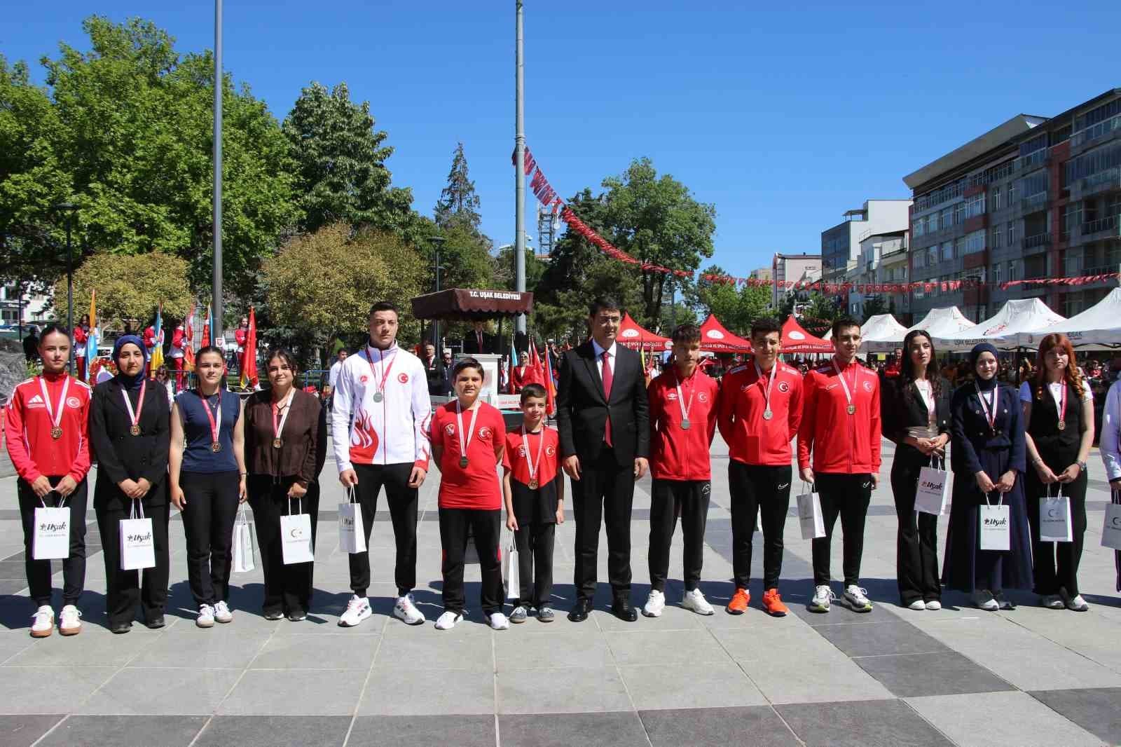 19 Mayıs Atatürk’ü Anma, Gençlik ve Spor Bayramı Uşak’ta coşkuyla kutlandı