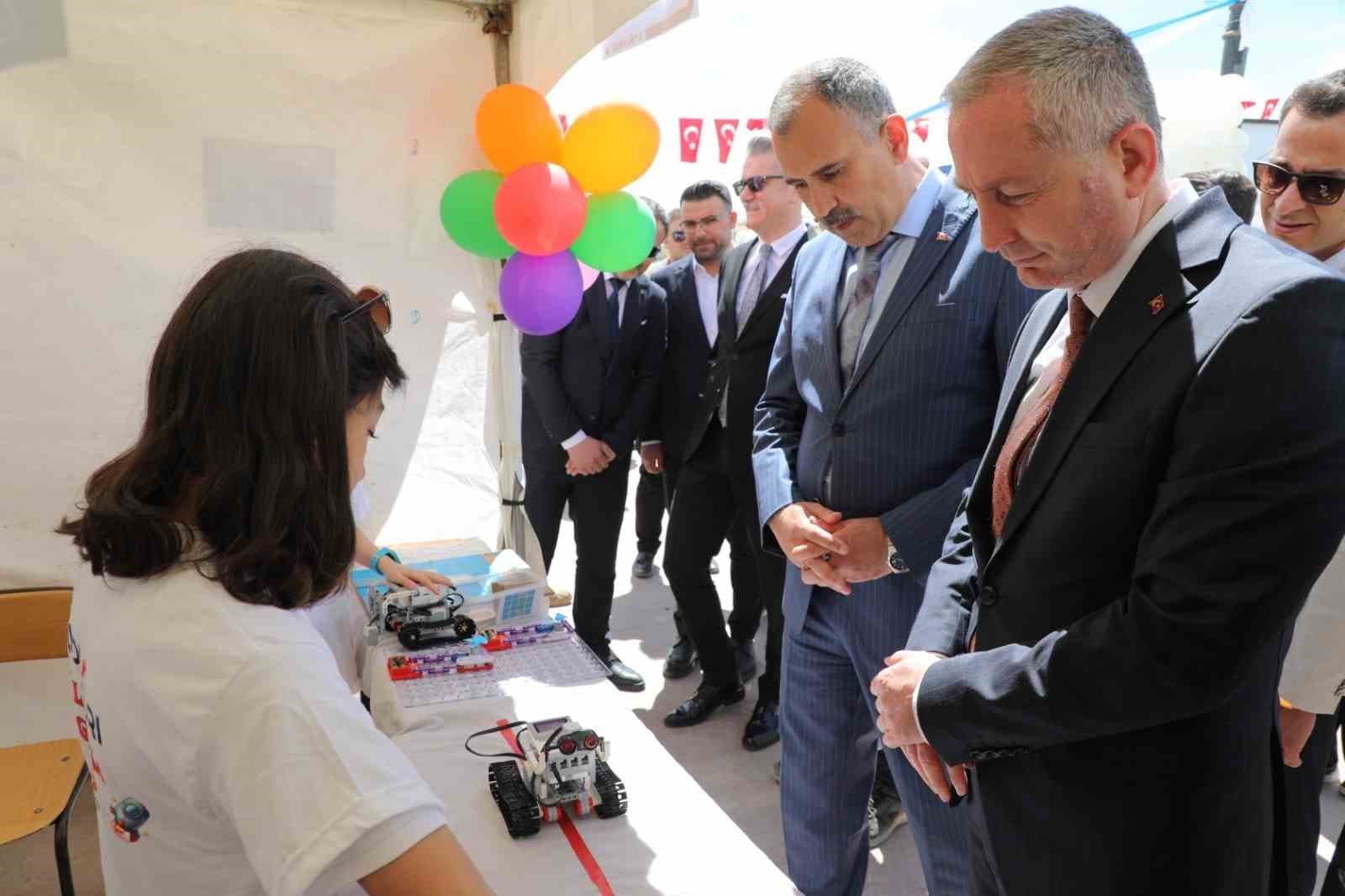 Ağrı’da "Bilim Dolu Günler Bilim Şenliği" başladı