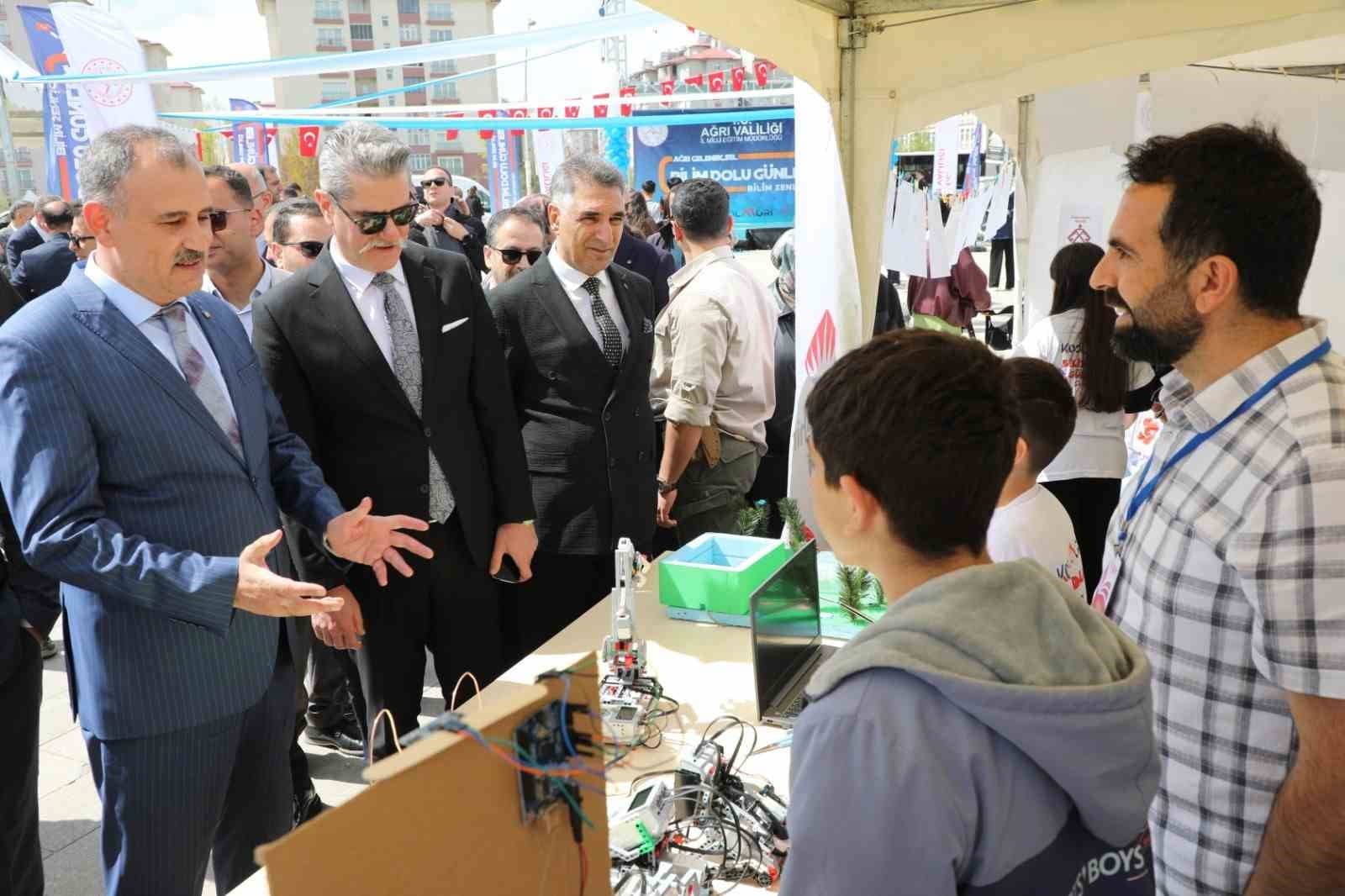 Ağrı’da "Bilim Dolu Günler Bilim Şenliği" başladı