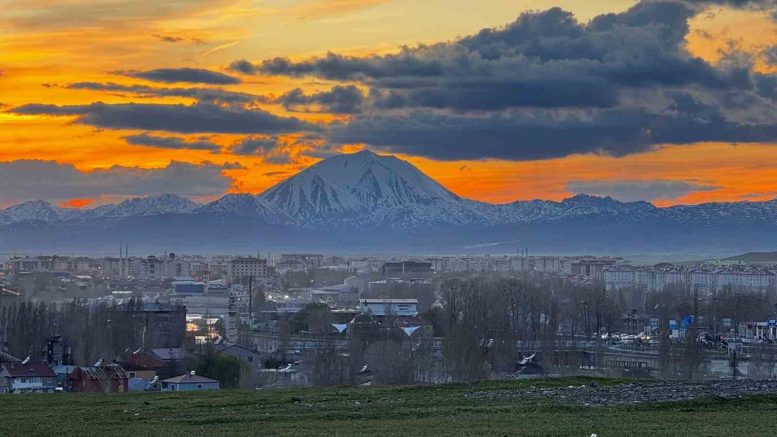 Ağrı’da gün batımı görsel şölen sundu