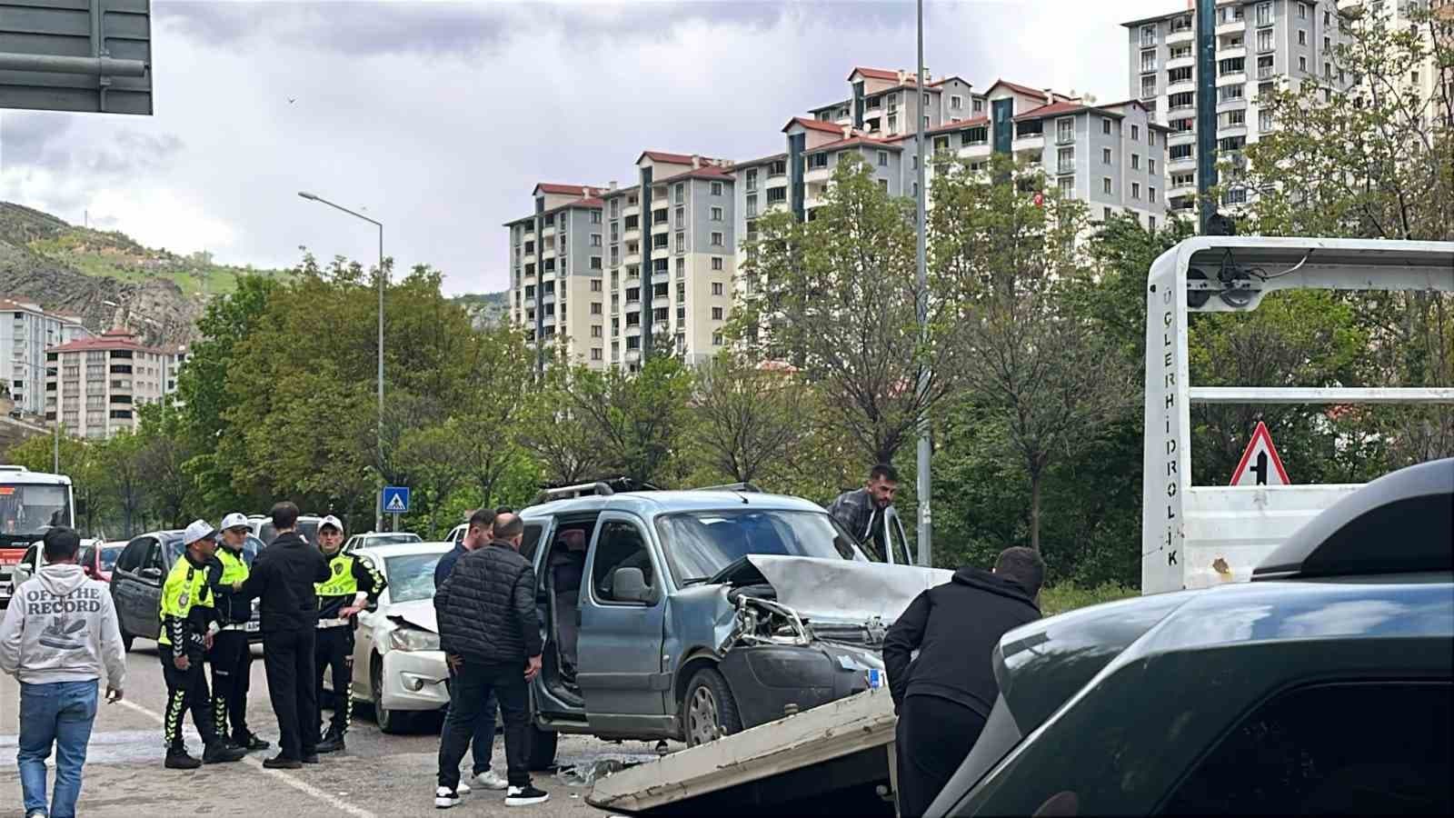 Gümüşhane’de zincirleme kaza: 4 yaralı