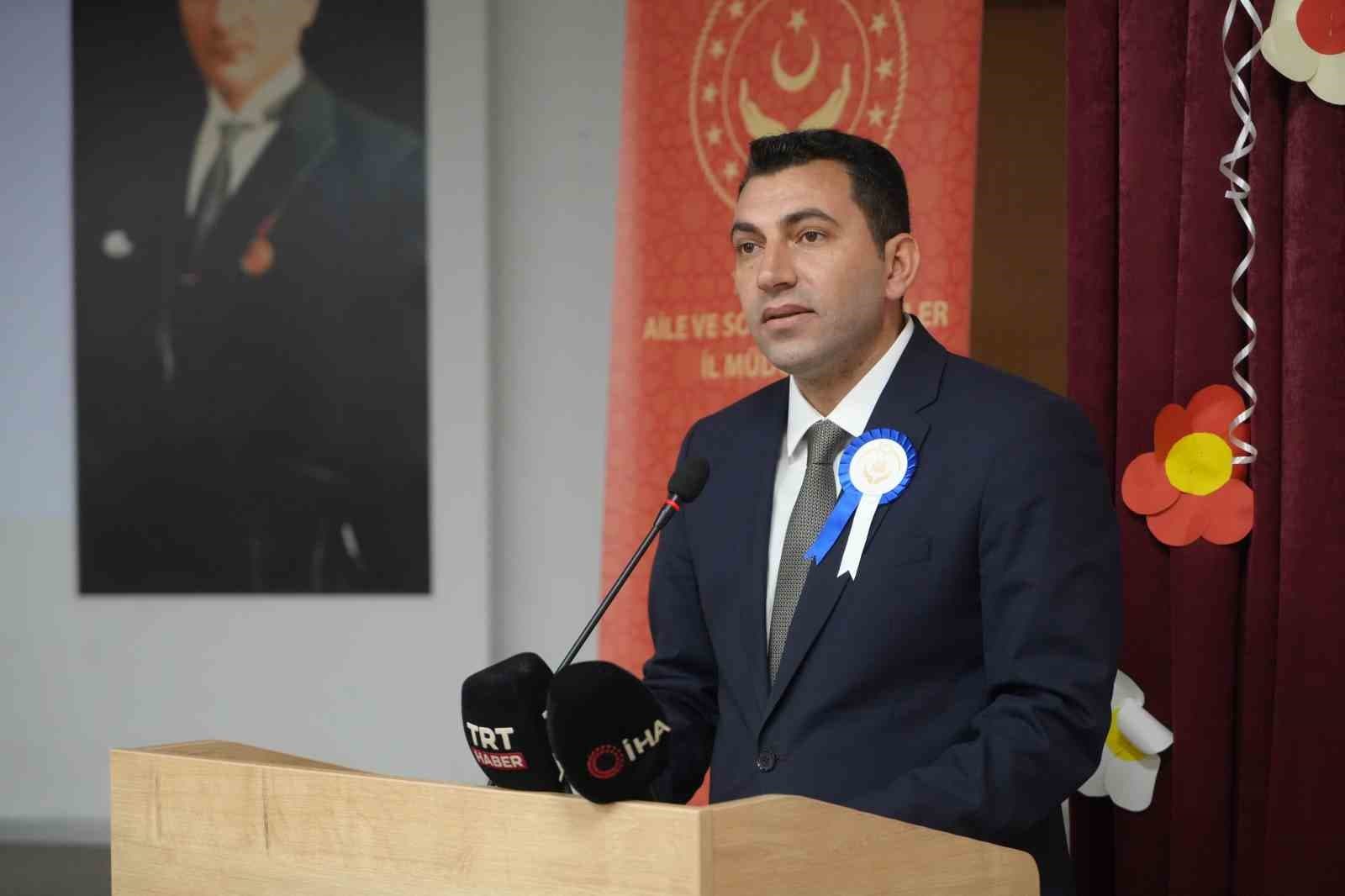 Niğde Vali Yardımcısı Divili: "Nüfusun kendini yenileme seviyesi 2,10’dur, konu 1 yıllık çalışmalarla çözülebilecek konu olmaktan çıkmıştır"