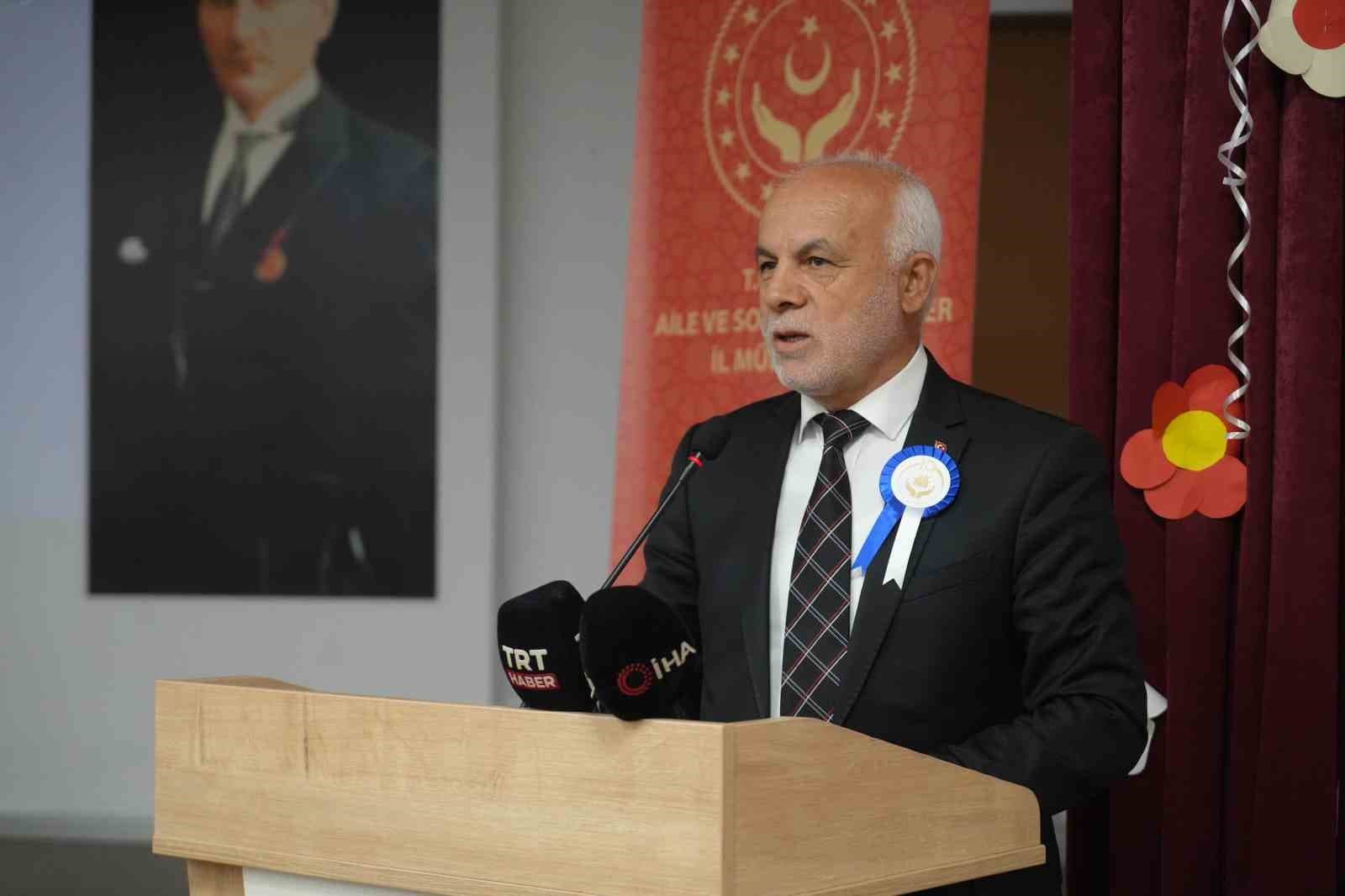 Niğde Vali Yardımcısı Divili: "Nüfusun kendini yenileme seviyesi 2,10’dur, konu 1 yıllık çalışmalarla çözülebilecek konu olmaktan çıkmıştır"