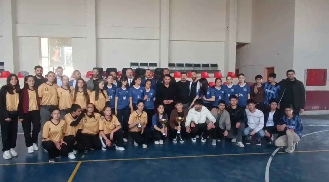 Özalp’te Liseler Arası Voleybol Turnuvası düzenlendi