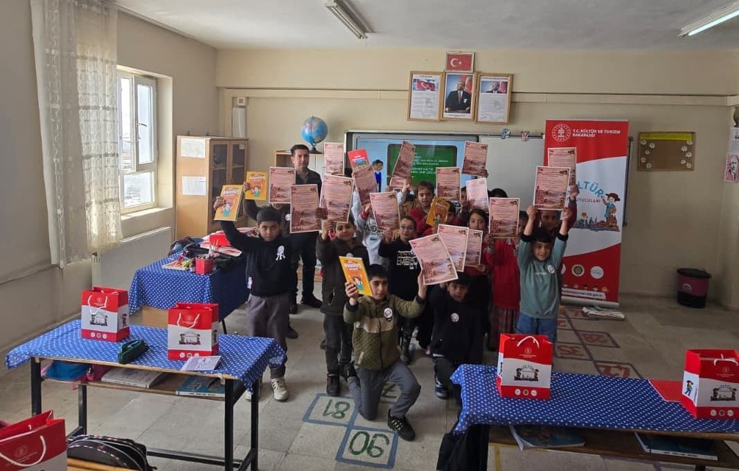 Ahlat’ta "Kültür Koruyucuları" etkinlikleriyle geleceğe miras bilinci aşılanıyor