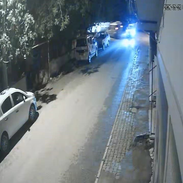 Kaza sonrası ters dönen araçtan sızan akaryakıt paniğe neden oldu