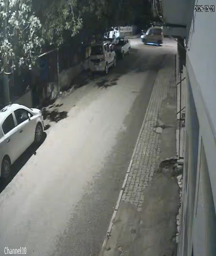 Kaza sonrası ters dönen araçtan sızan akaryakıt paniğe neden oldu