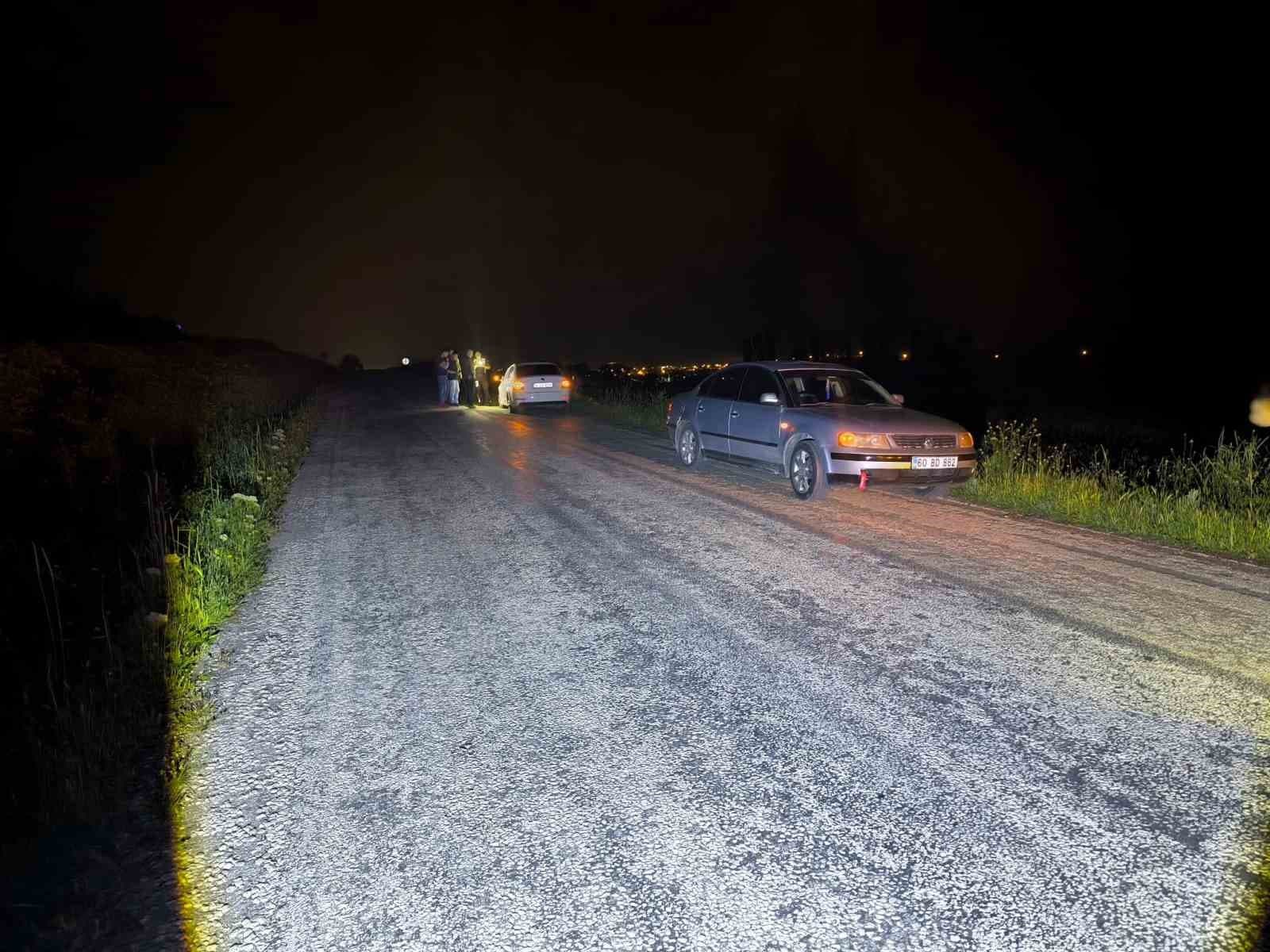 Çukurlara giren 5 aracın lastiği patladı