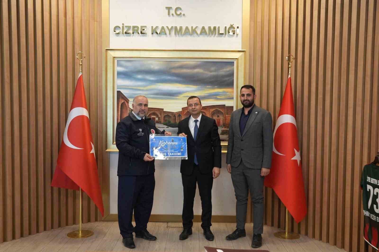 Cizre Kaymakamı Baycar, Türkiye Diyanet Vakfı kurban kampanyasına destek verdi