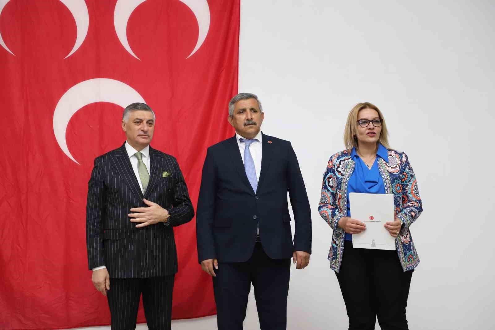 MHP ilçe başkanı Gündoğdu mazbatasını alarak göreve başladı