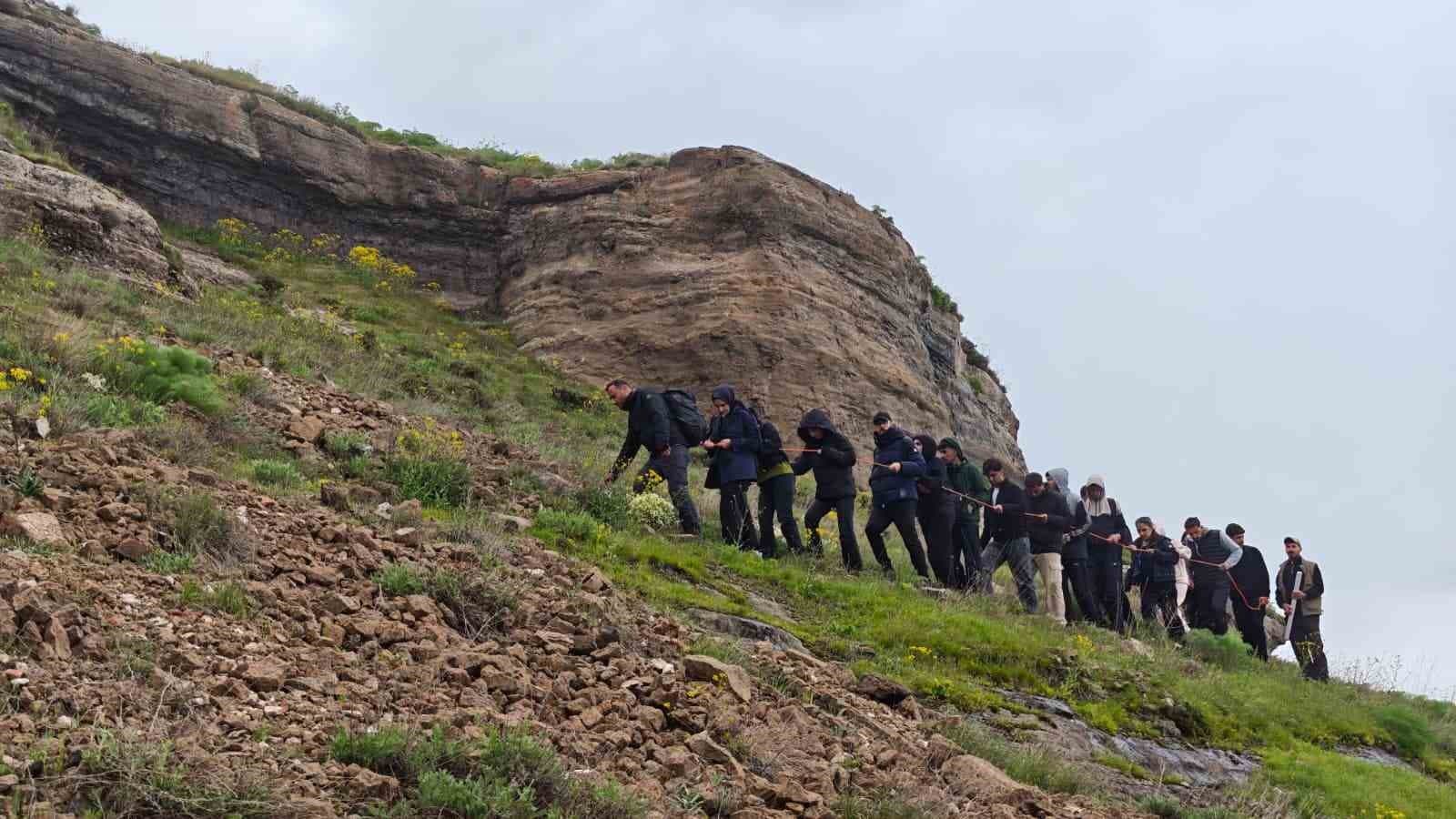 Üniversite öğrencileri İncekaya köyünde doğa yürüyüşü yaptı