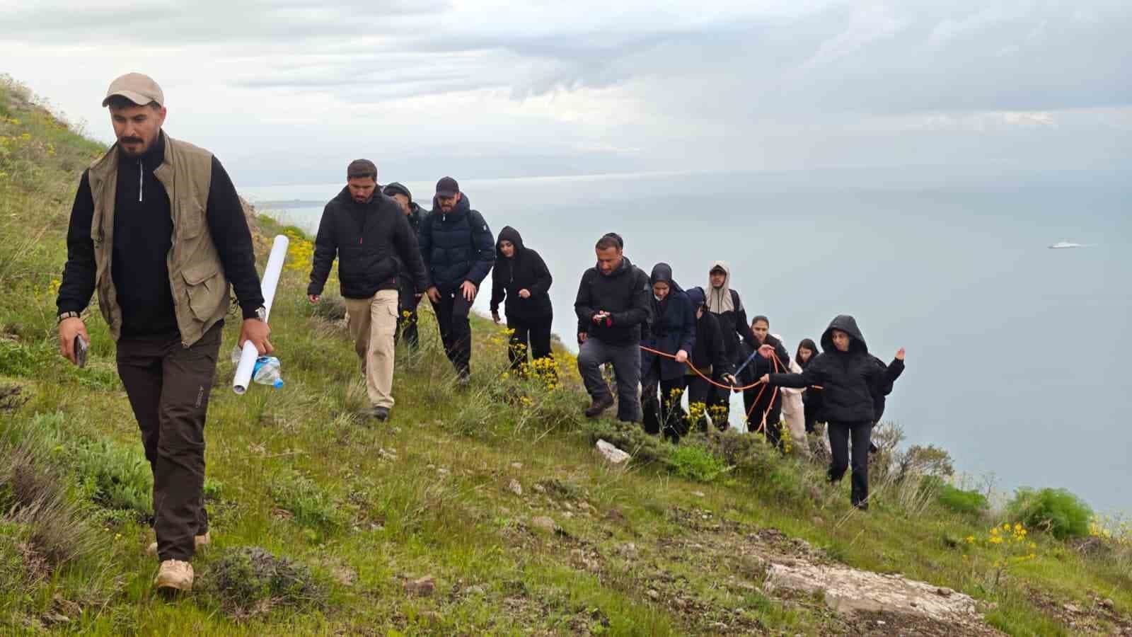 Üniversite öğrencileri İncekaya köyünde doğa yürüyüşü yaptı
