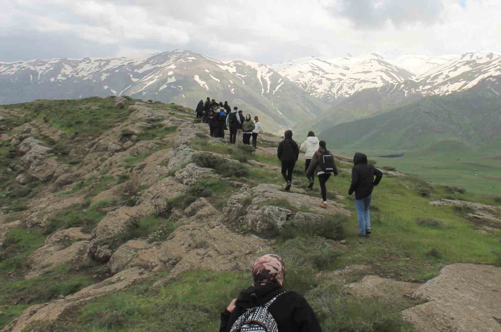 Üniversite öğrencileri İncekaya köyünde doğa yürüyüşü yaptı