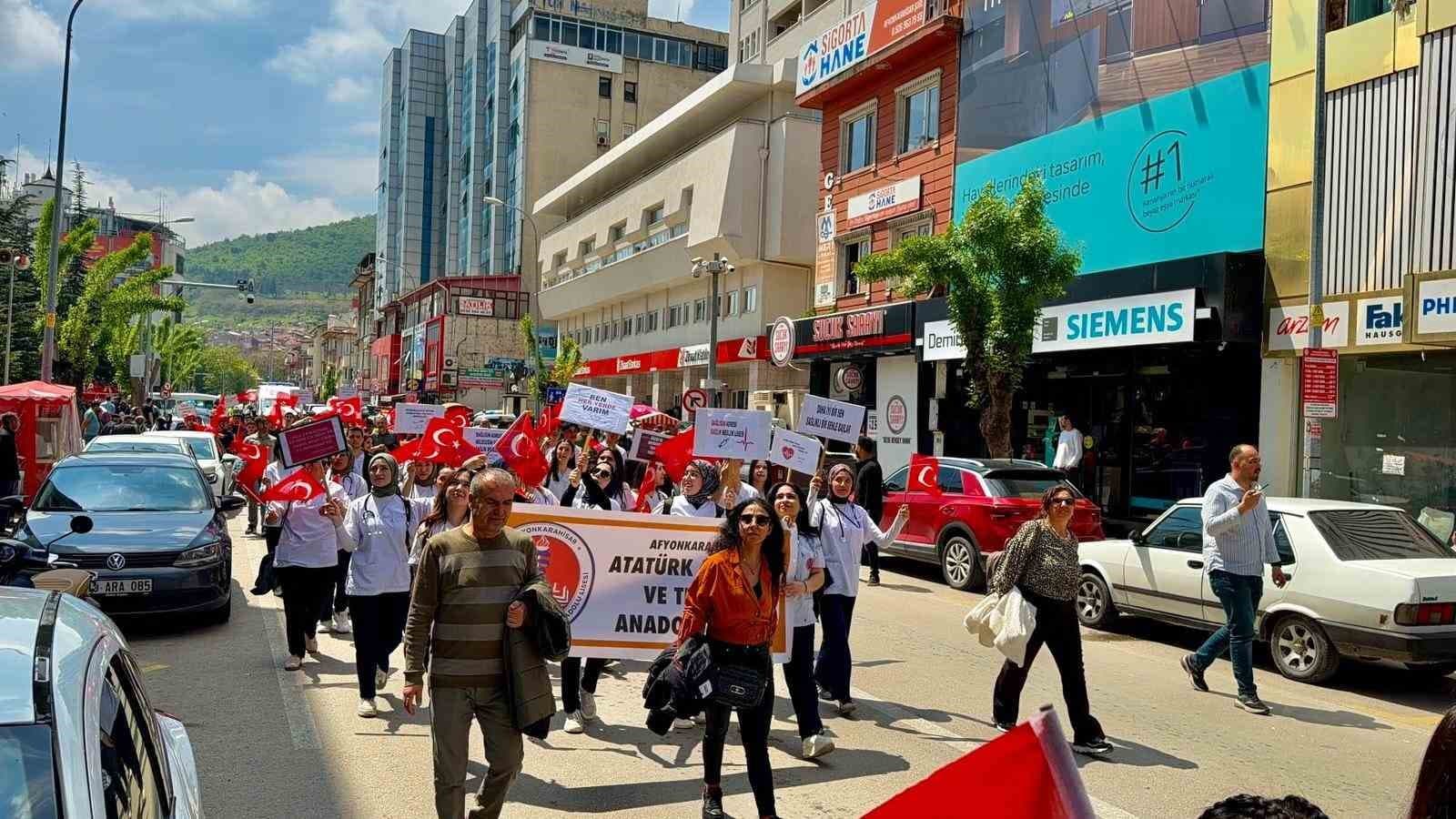 Meslek liseliler mehteran eşliğinde yürüyüp, mesleklerini anlattılar