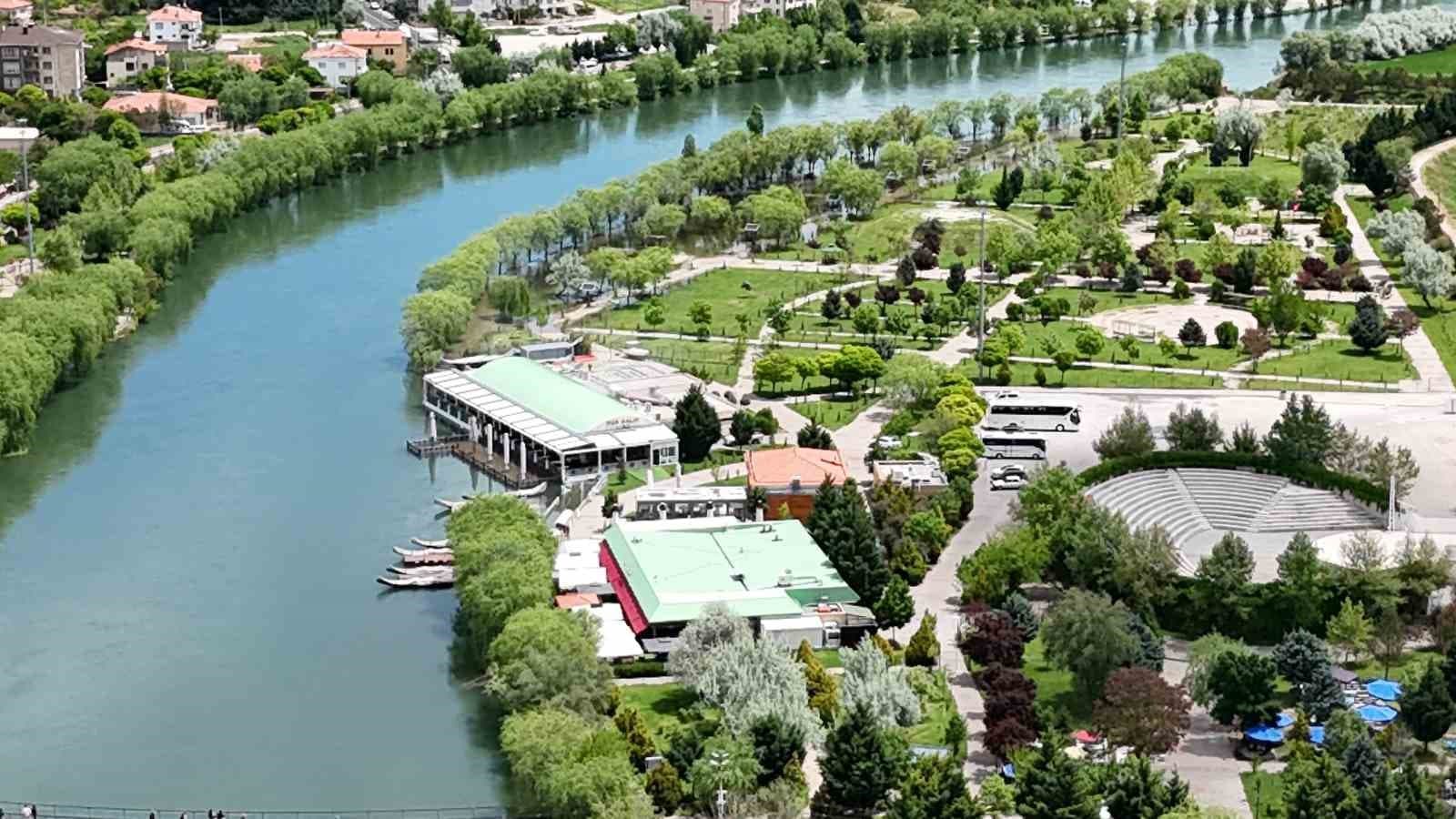 Aşırı yağışlar nedeniyle su seviyesi yükselen Kızılırmak dron ile görüntülendi