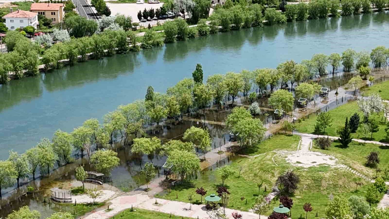 Aşırı yağışlar nedeniyle su seviyesi yükselen Kızılırmak dron ile görüntülendi