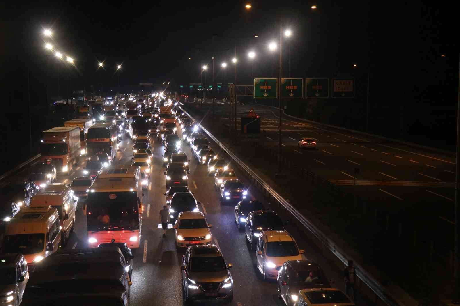 Bayram göçü başladı: Otoyolların kesişim noktasında trafik durdu