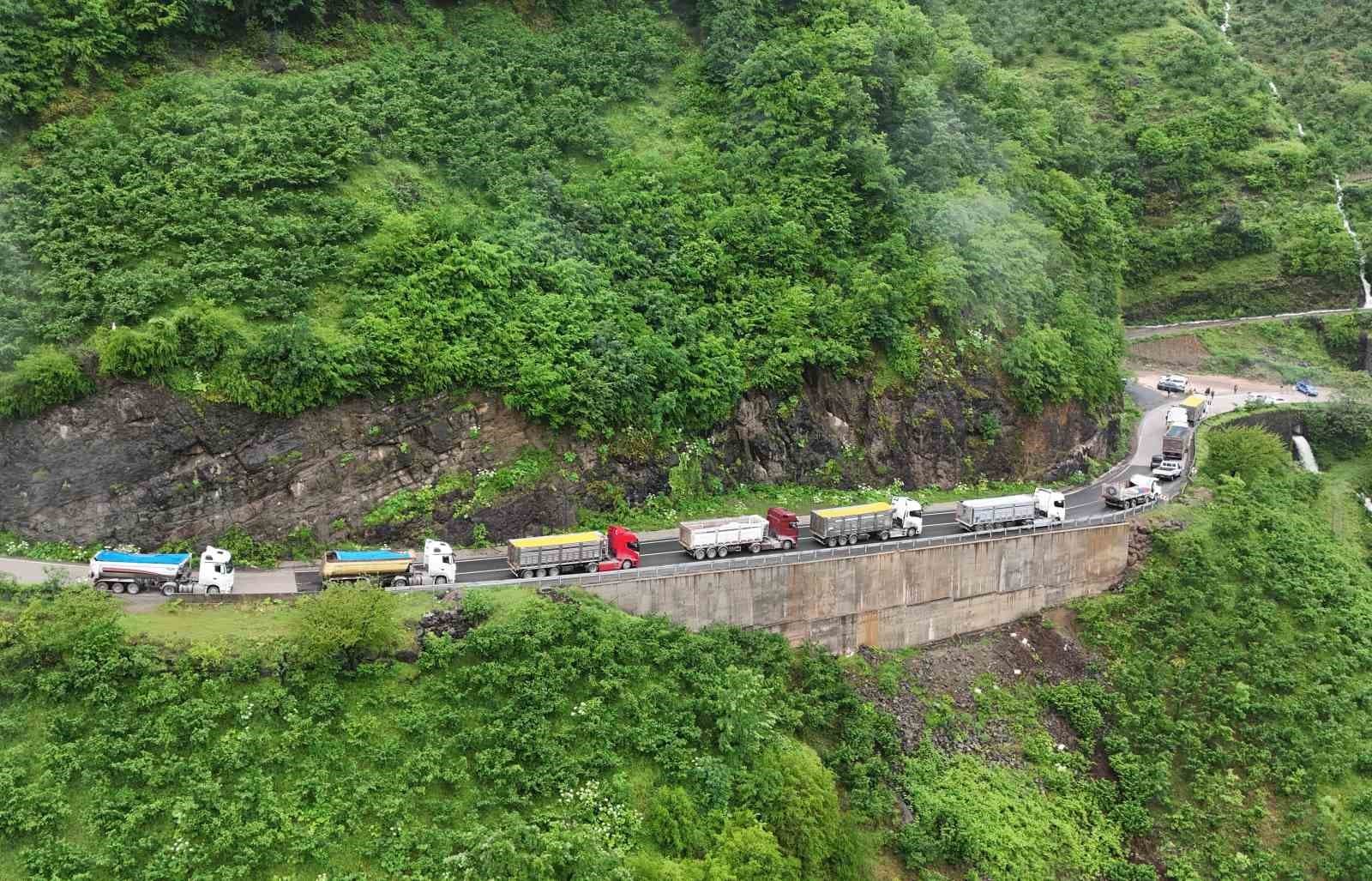 Ordu’da heyelanlar nedeniyle bazı yollar ulaşıma kapandı