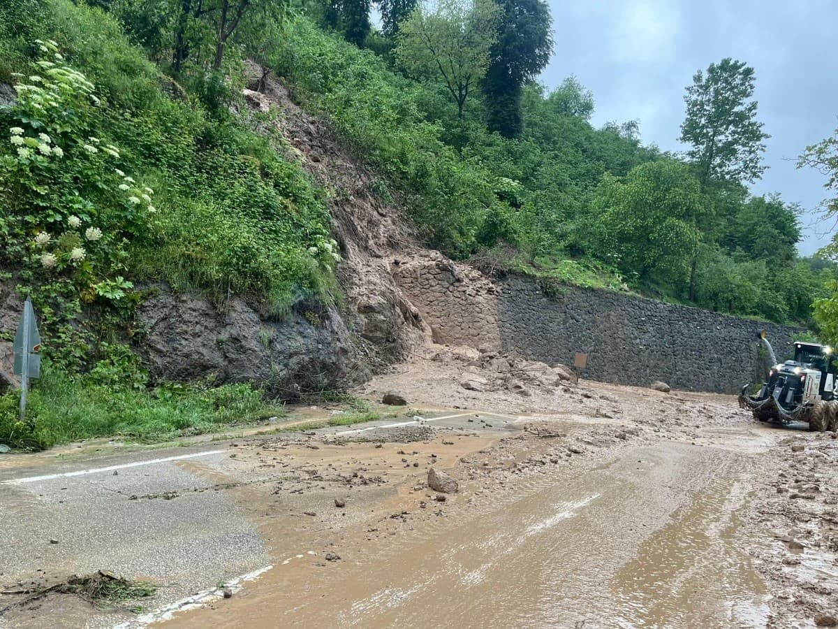 Ordu’da heyelanlar nedeniyle bazı yollar ulaşıma kapandı