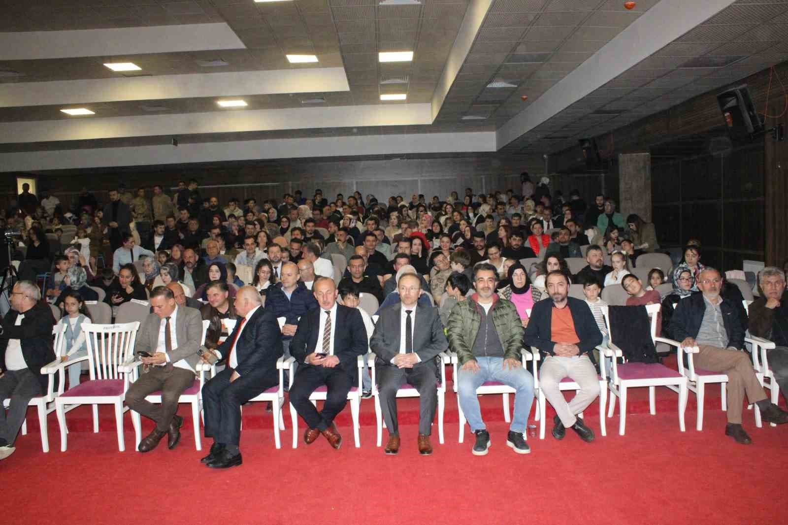Ordu’da öğretmenlerden Türk halk müziği konseri
